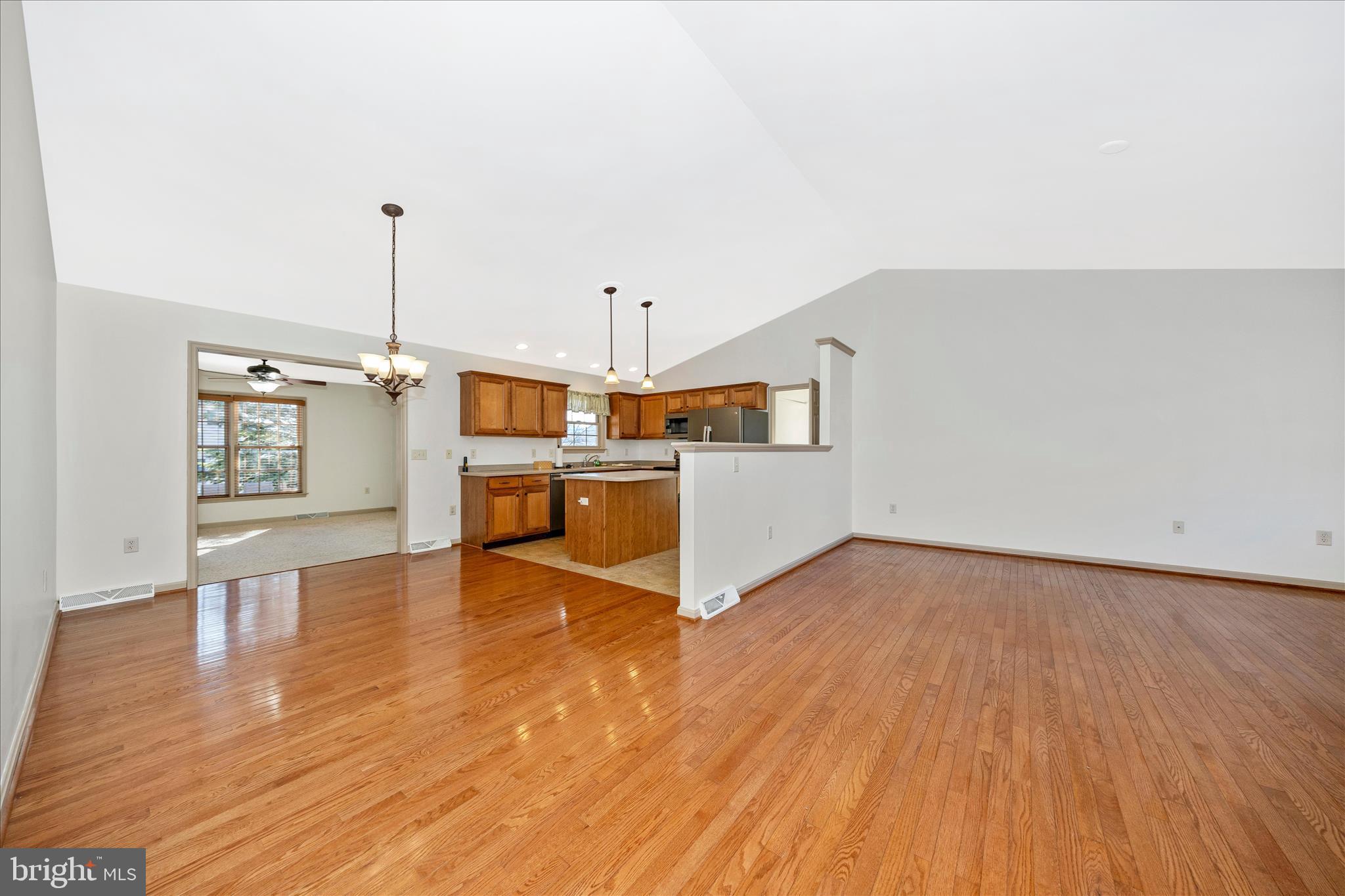 COLONIAL PARK EAST - Residential