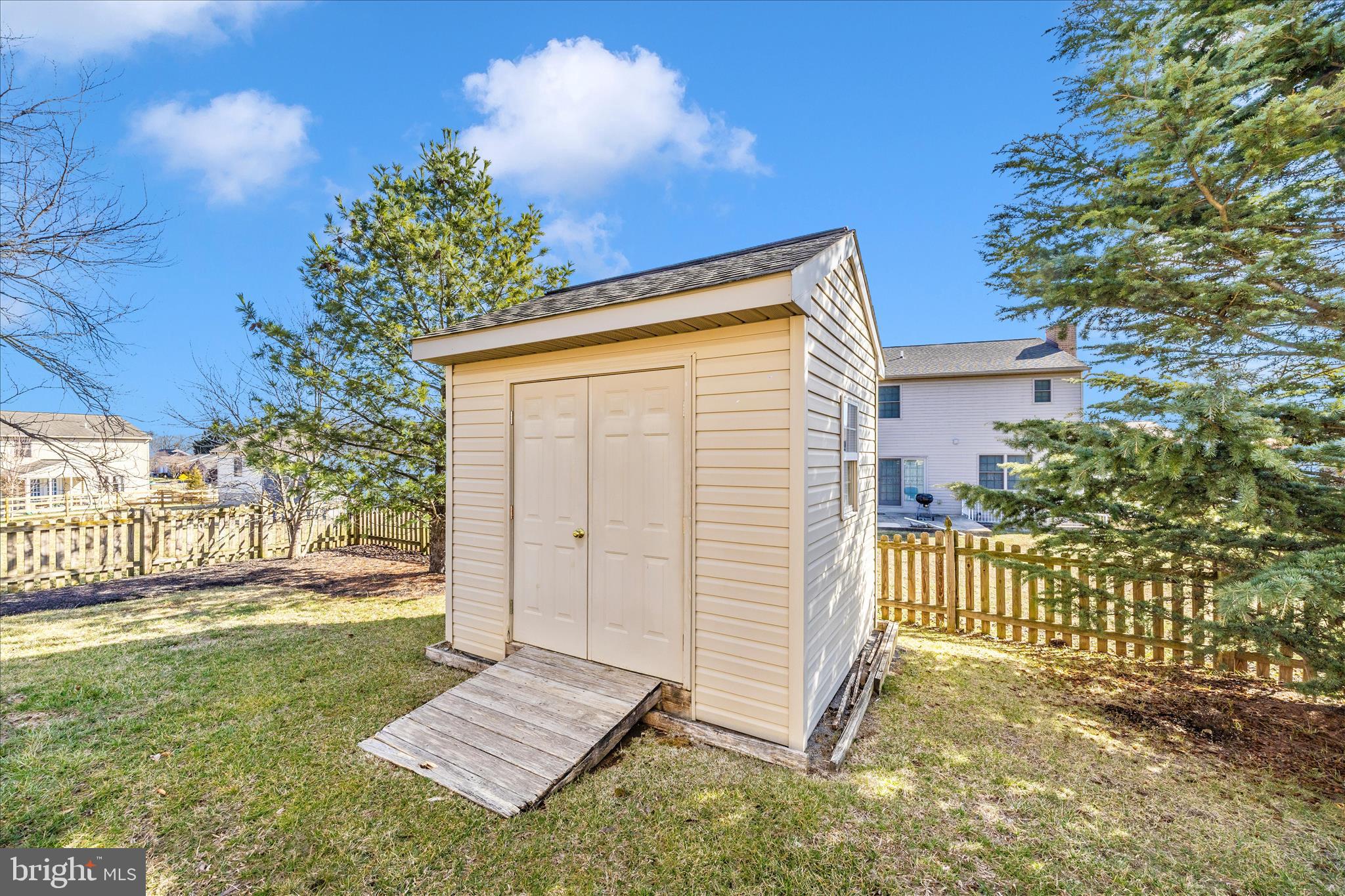 COLONIAL PARK EAST - Residential