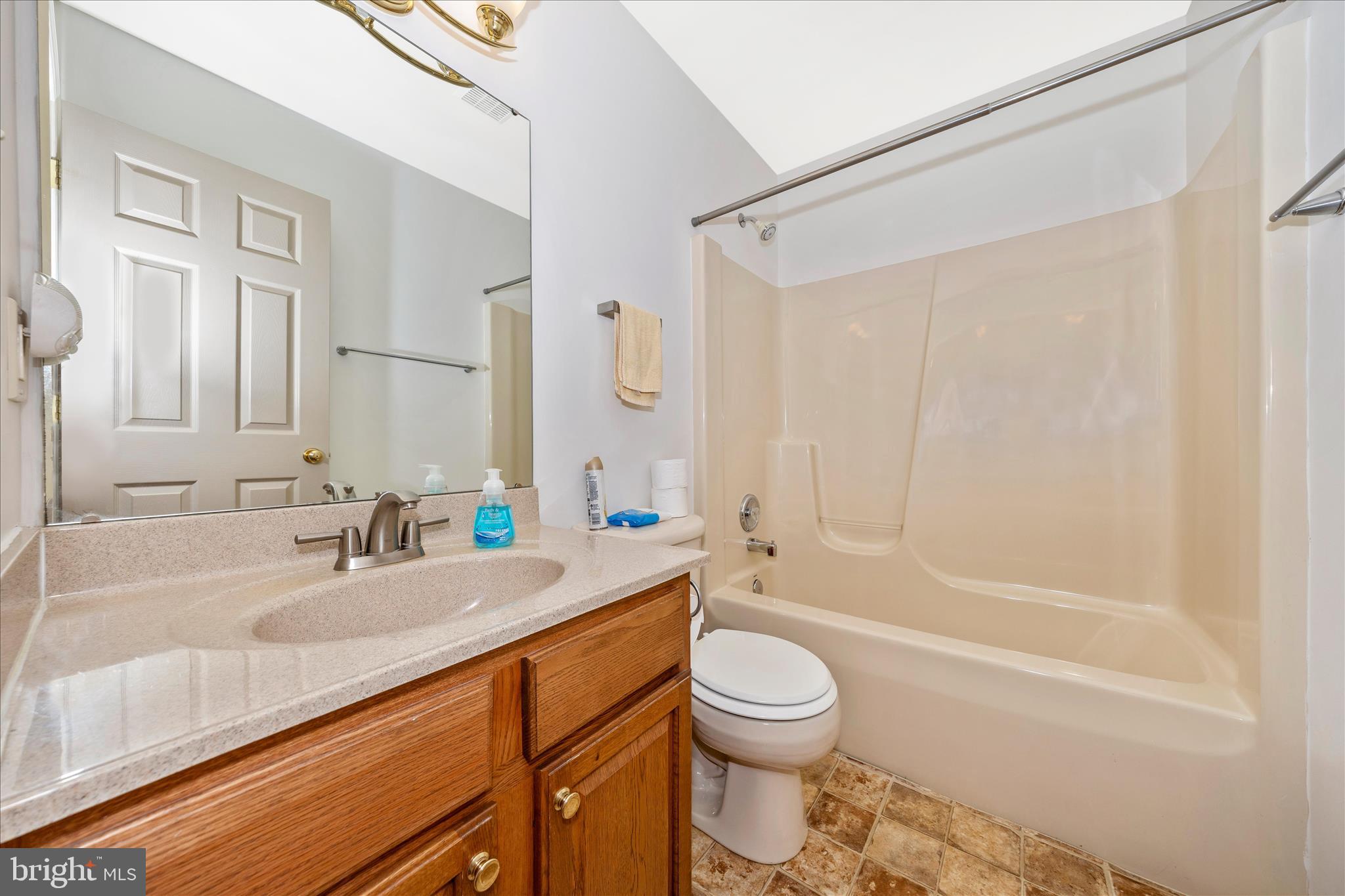 COLONIAL PARK EAST - Residential