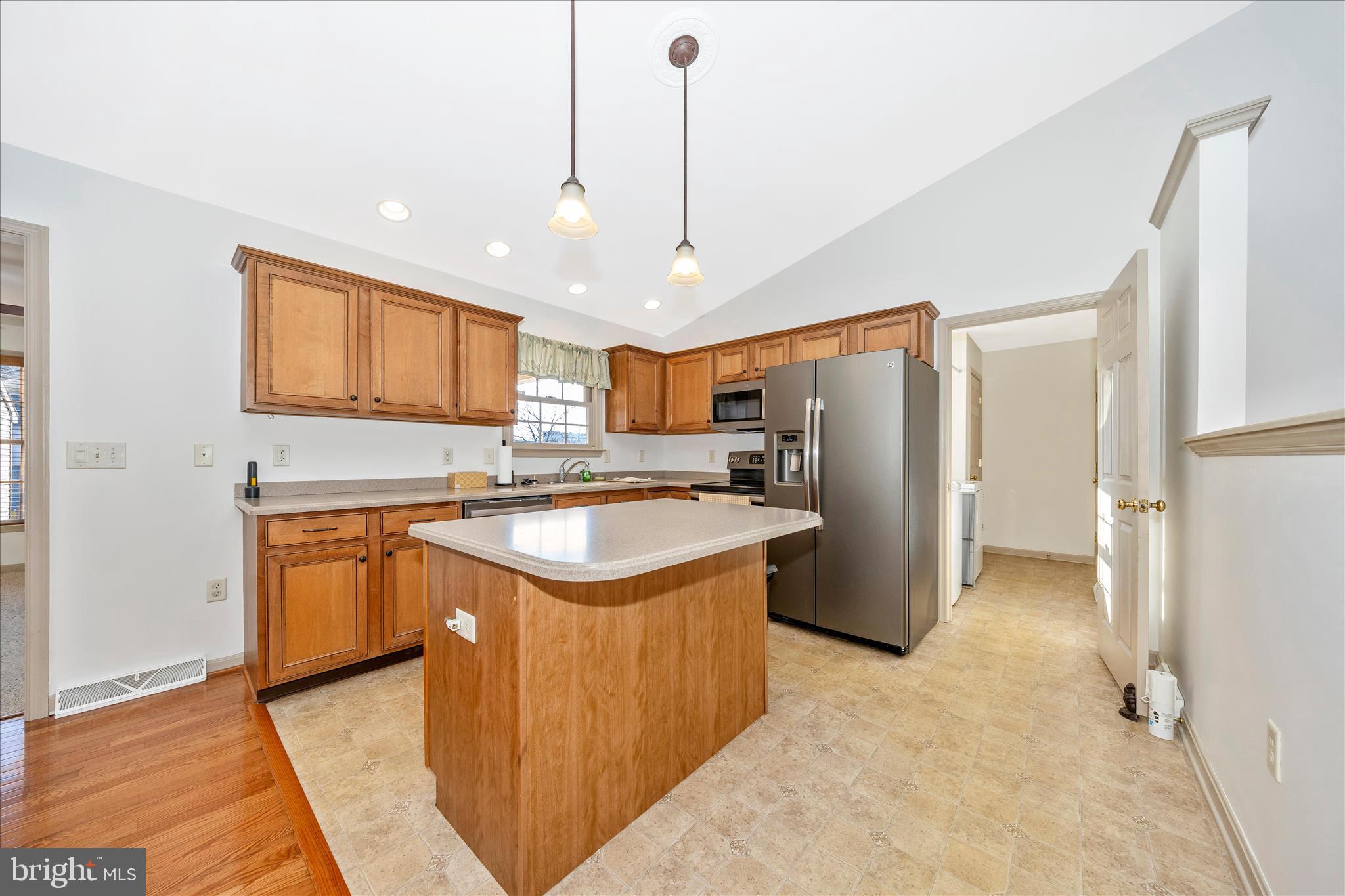 COLONIAL PARK EAST - Residential