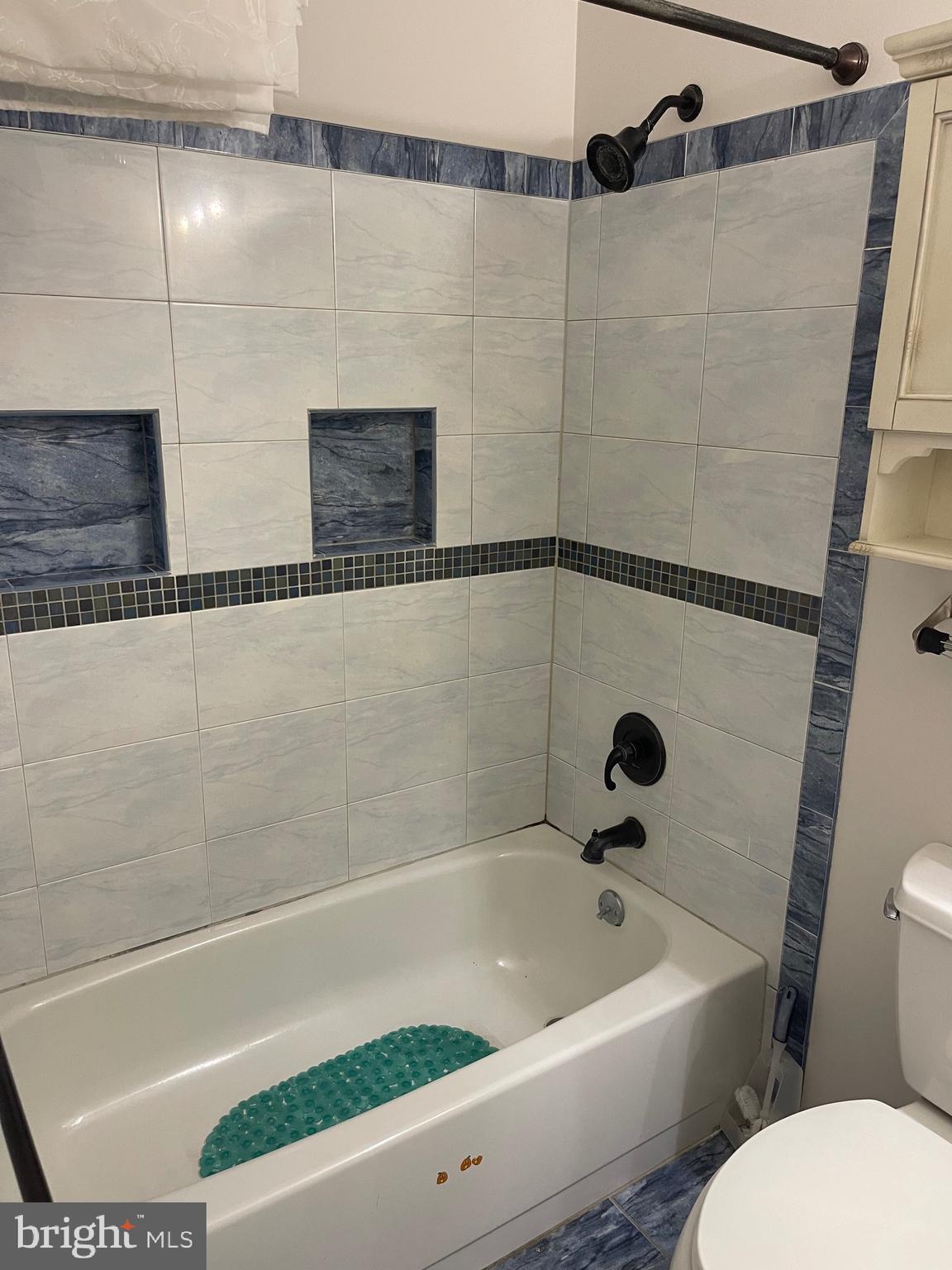 CROFTON VILLAGE - Residential Lease