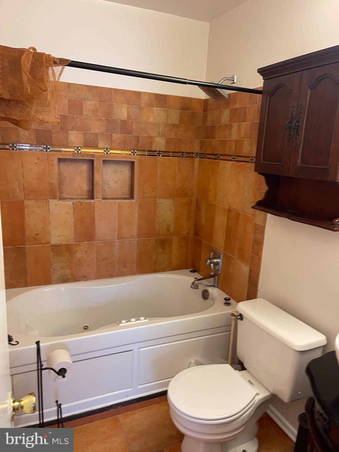 CROFTON VILLAGE - Residential Lease