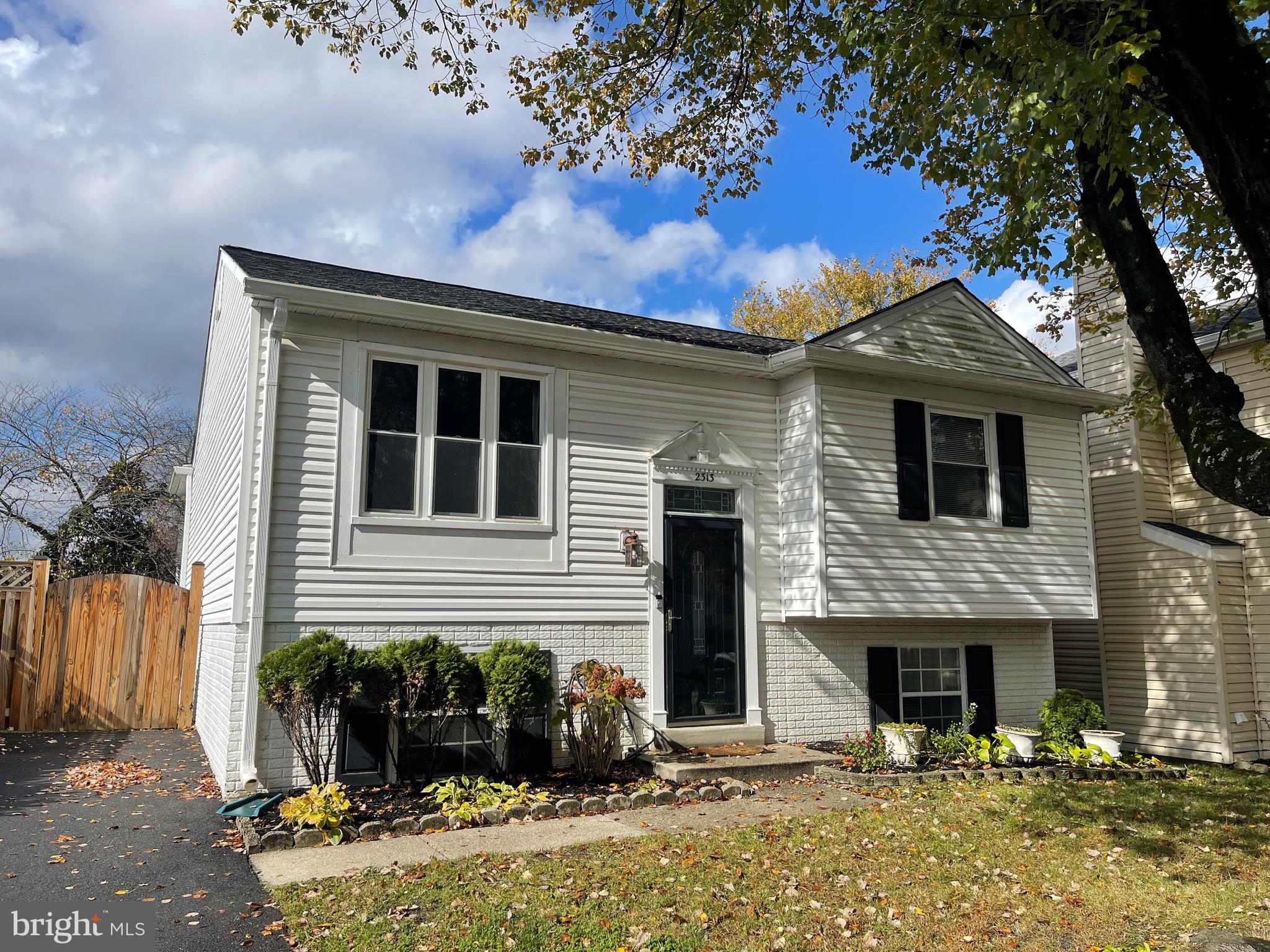 CROFTON VILLAGE - Residential Lease