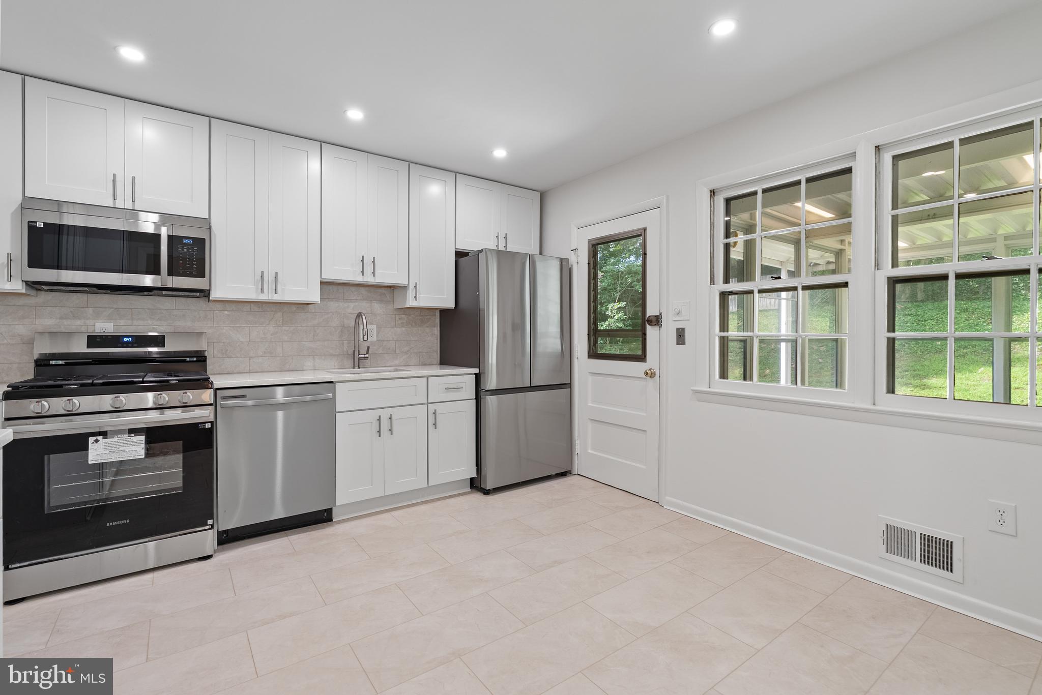 REGENCY ESTATES - Residential Lease