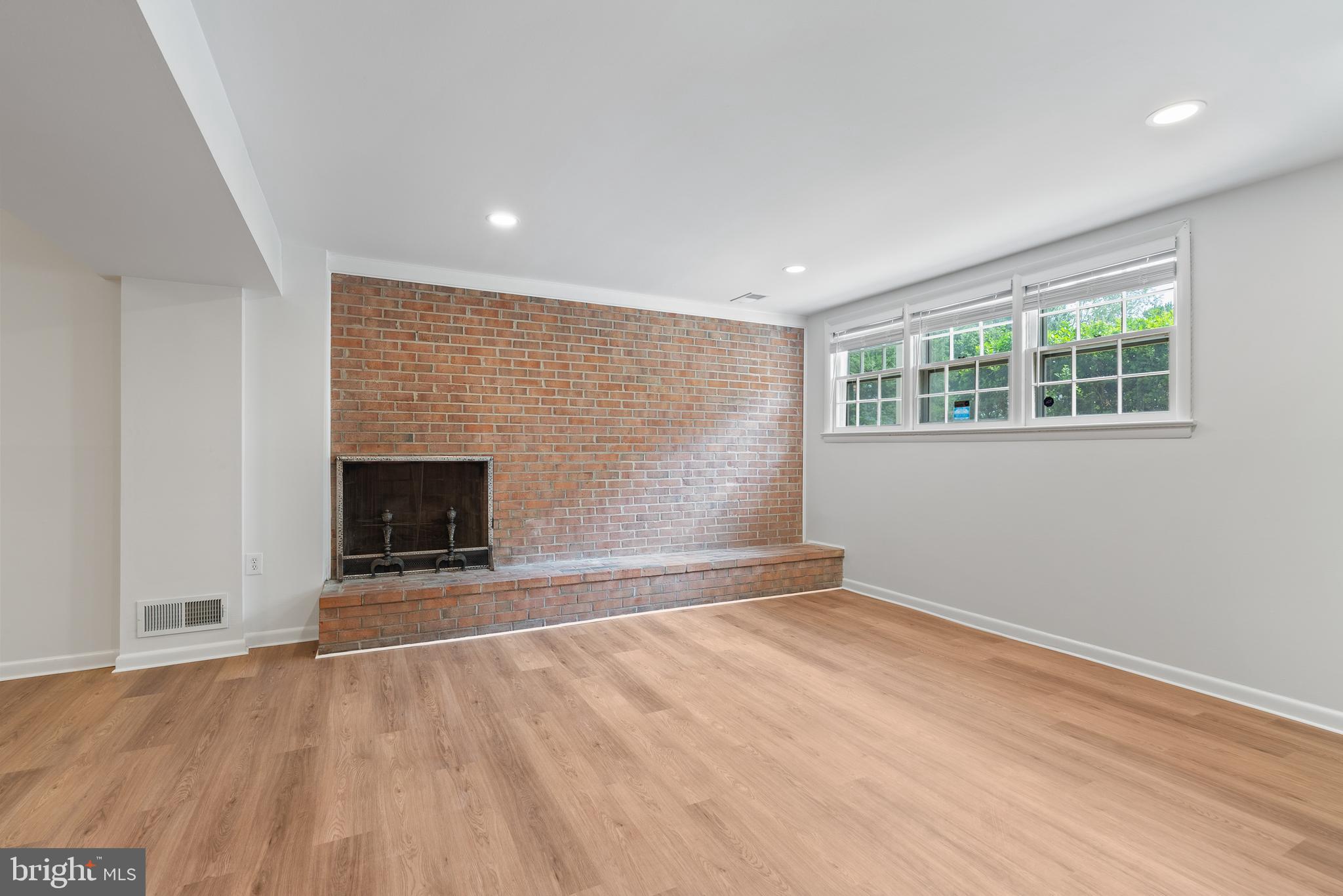 REGENCY ESTATES - Residential Lease