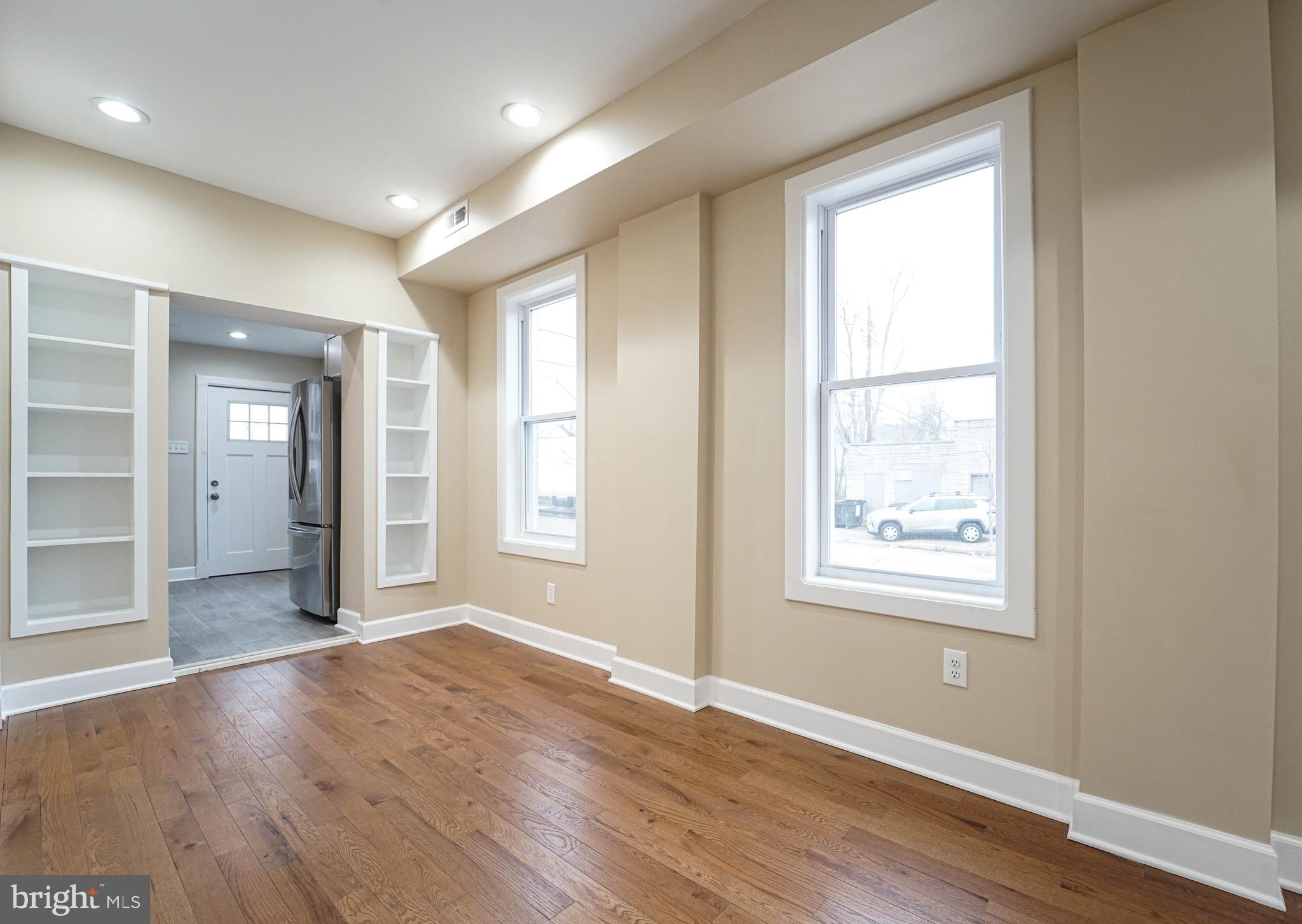 ELWOOD PARK - Residential