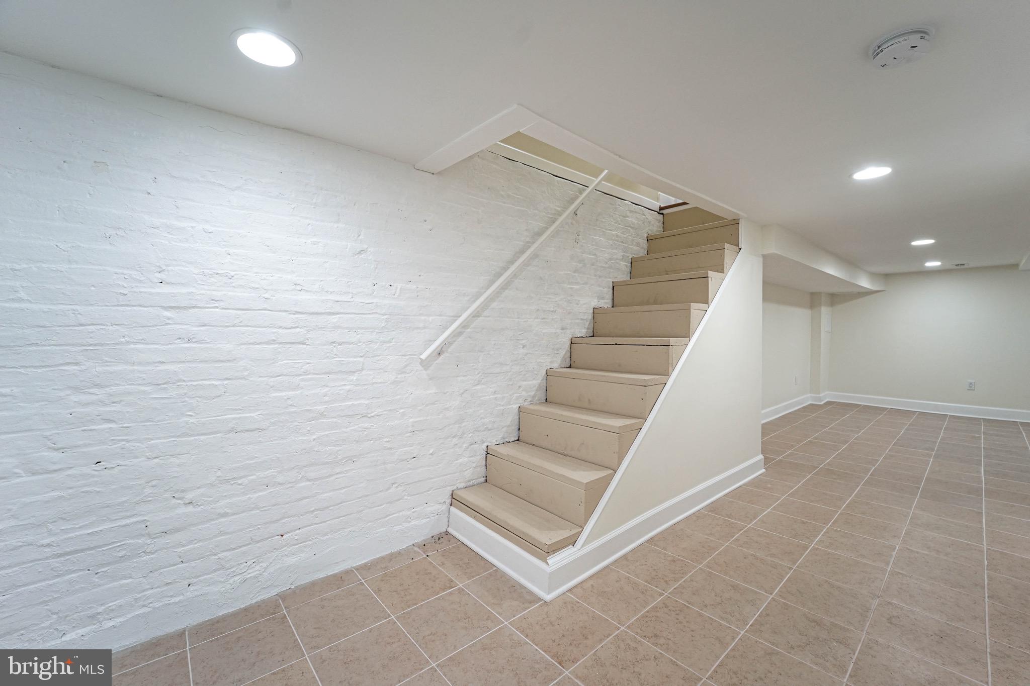 ELWOOD PARK - Residential