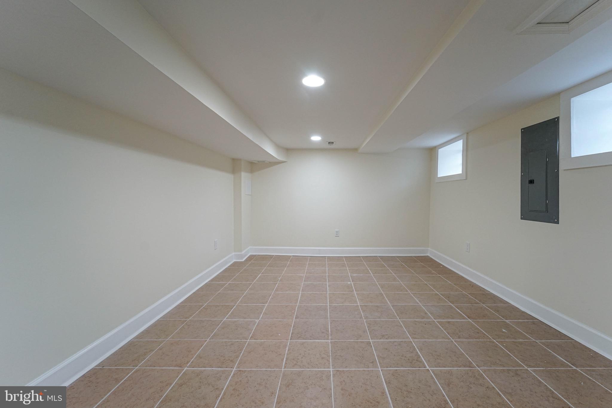 ELWOOD PARK - Residential