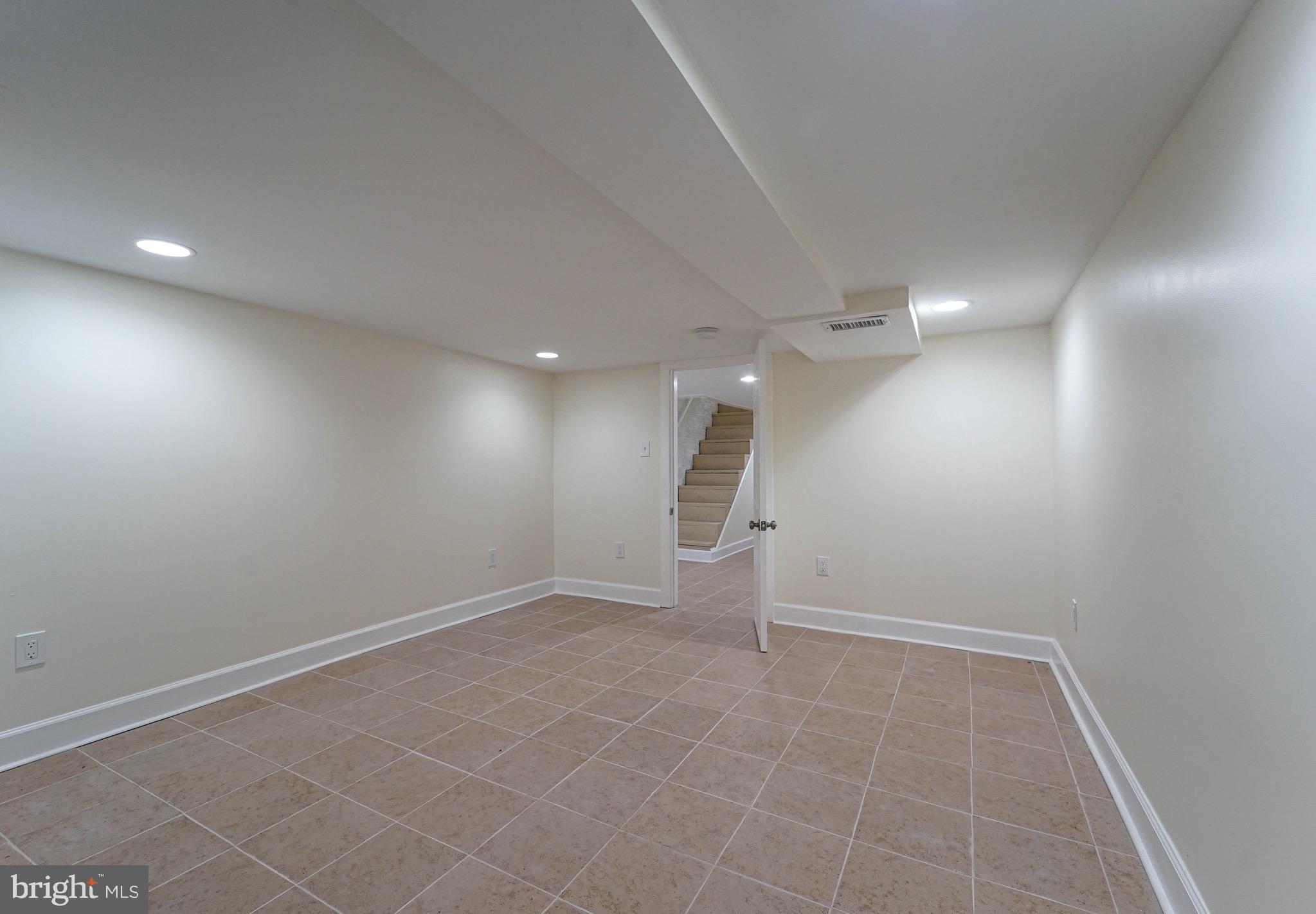 ELWOOD PARK - Residential