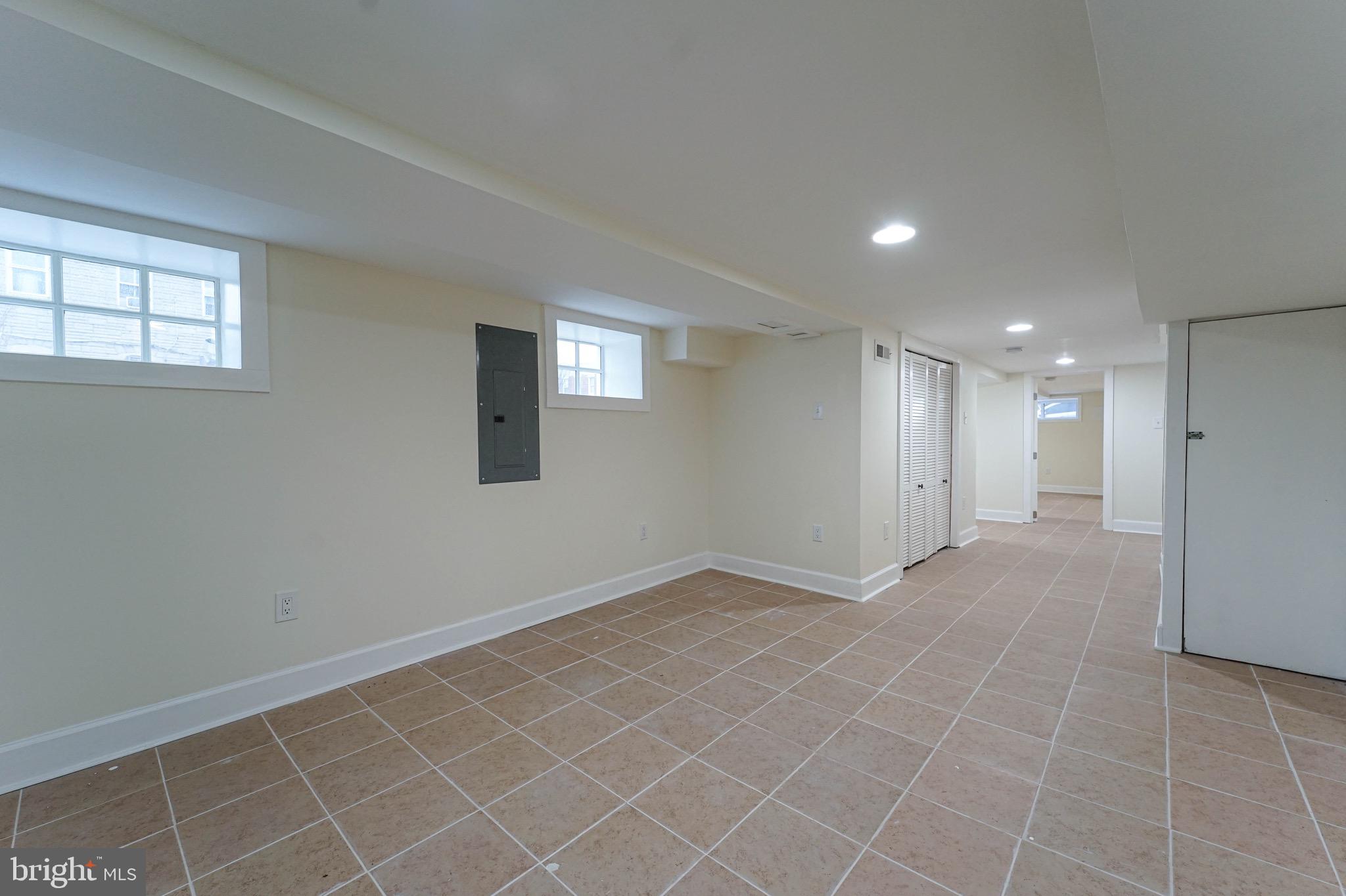 ELWOOD PARK - Residential