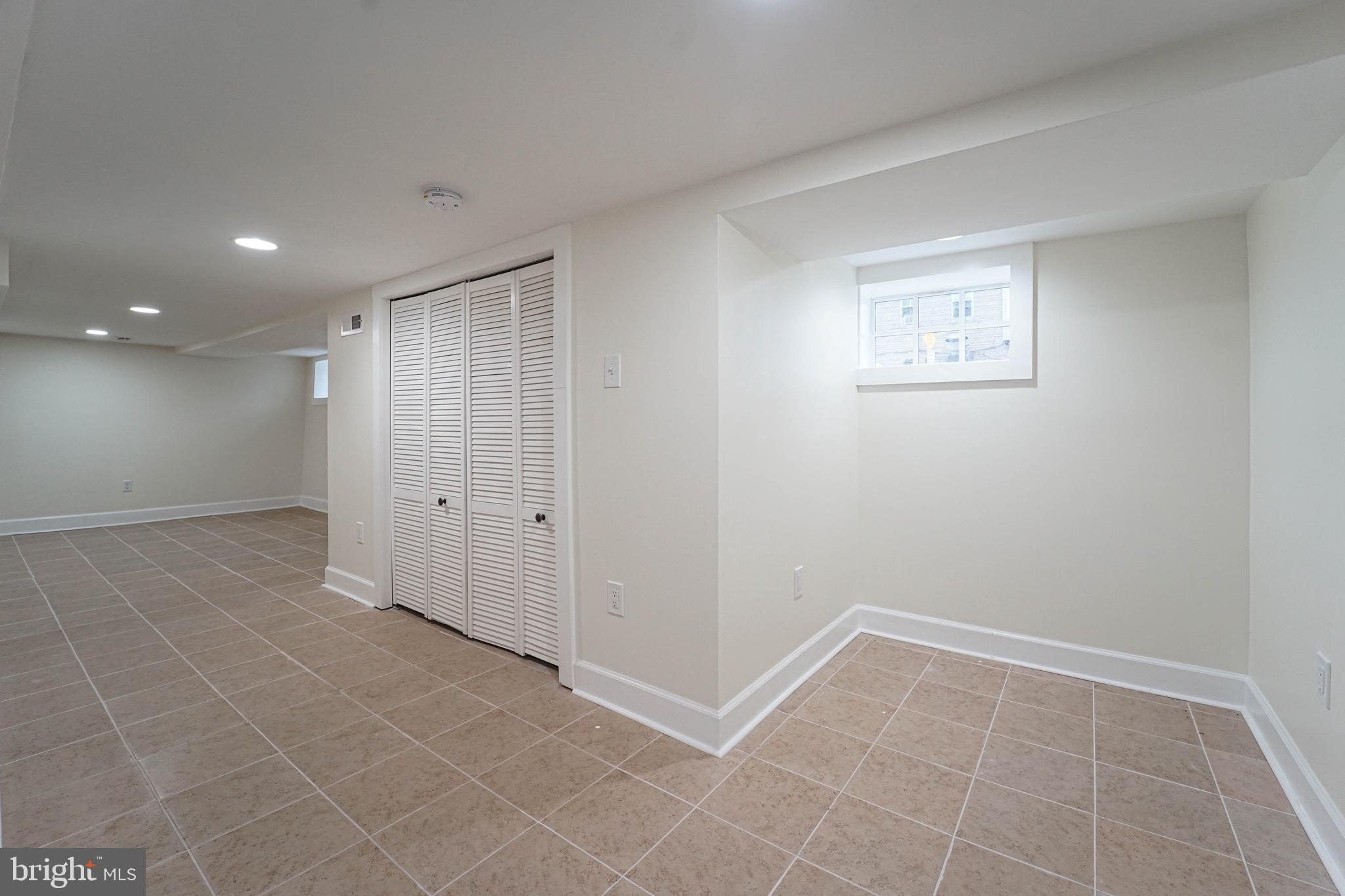 ELWOOD PARK - Residential