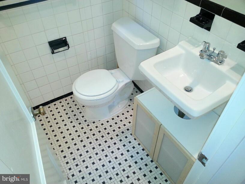 KENSINGTON ESTATES - Residential Lease