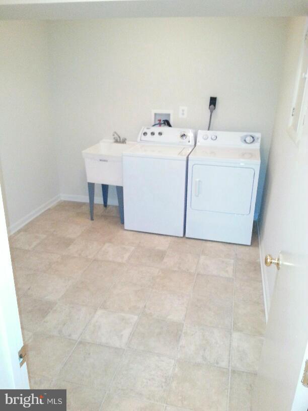 KENSINGTON ESTATES - Residential Lease