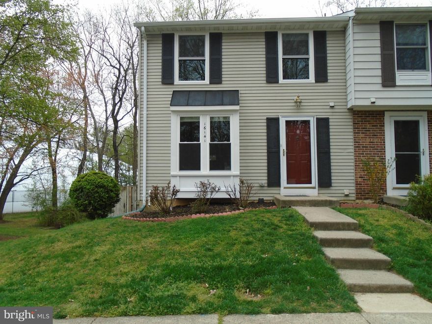 Beautiful three level townhome located in Montclair community.  The unit has been freshly painted, updated Kitchen with granite counter tops. Updated baths with ceramic tile.  Gleaming hardwood floors throughout.  Finished lower level with wood burning FP. Fully fenced backyard.  Close to shopping and commuter routes north to DC and nearby military bases. All the ammenities of Montclair.