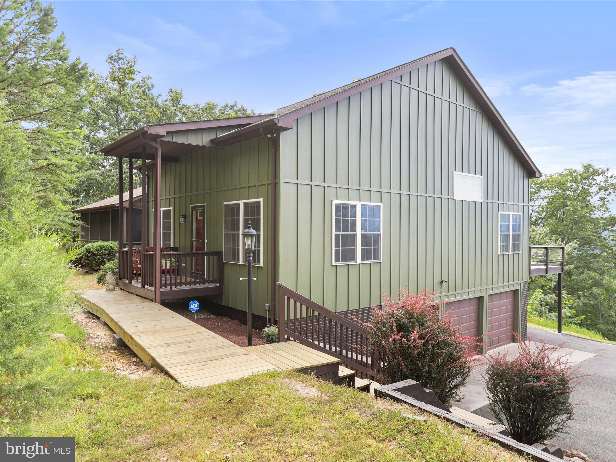 1195 APPLEWOOD DRIVE