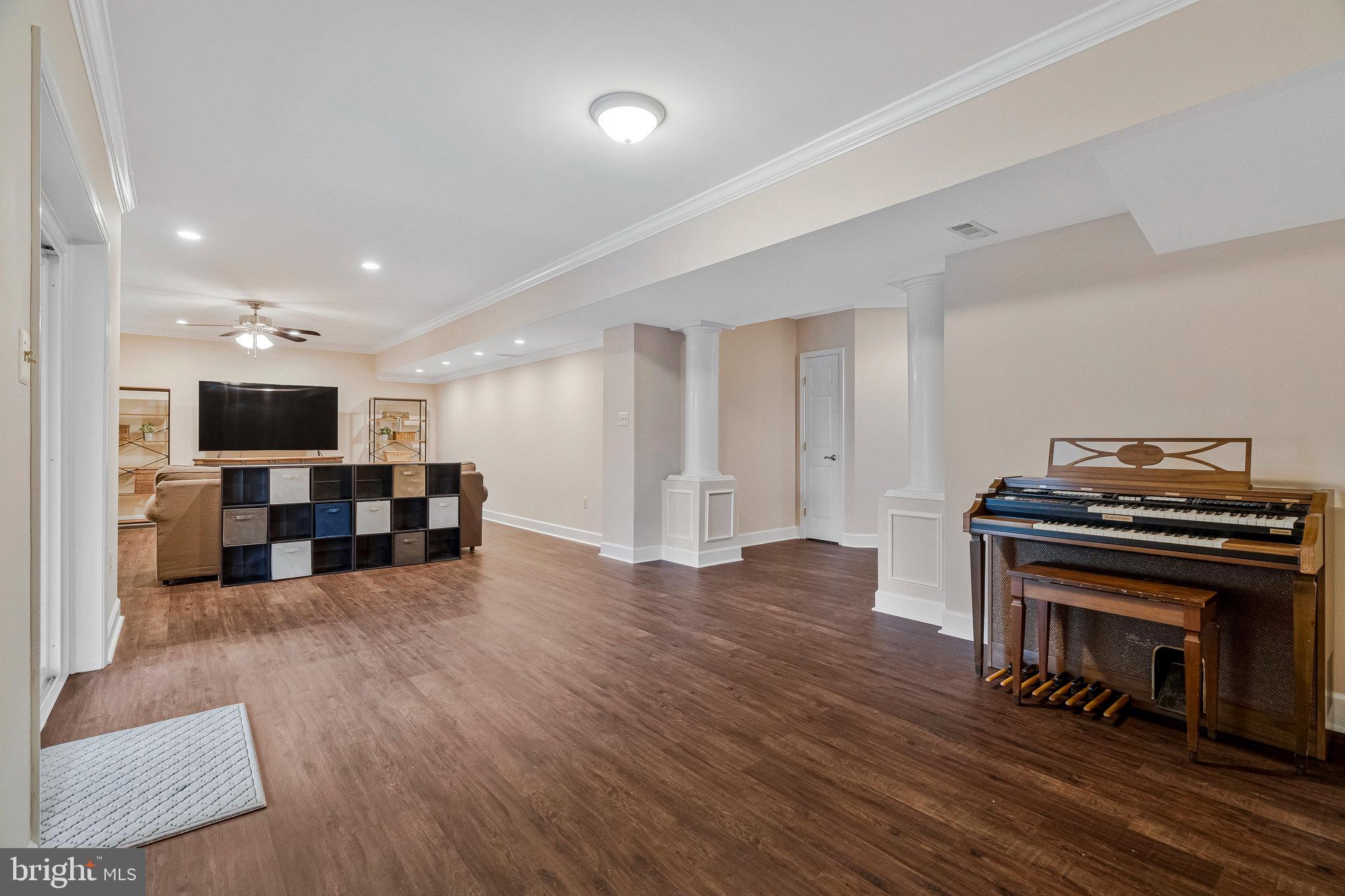 ASHBURN VILLAGE - Residential