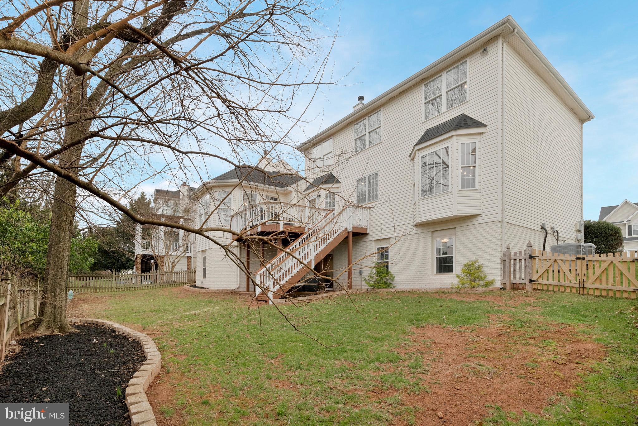 ASHBURN VILLAGE - Residential