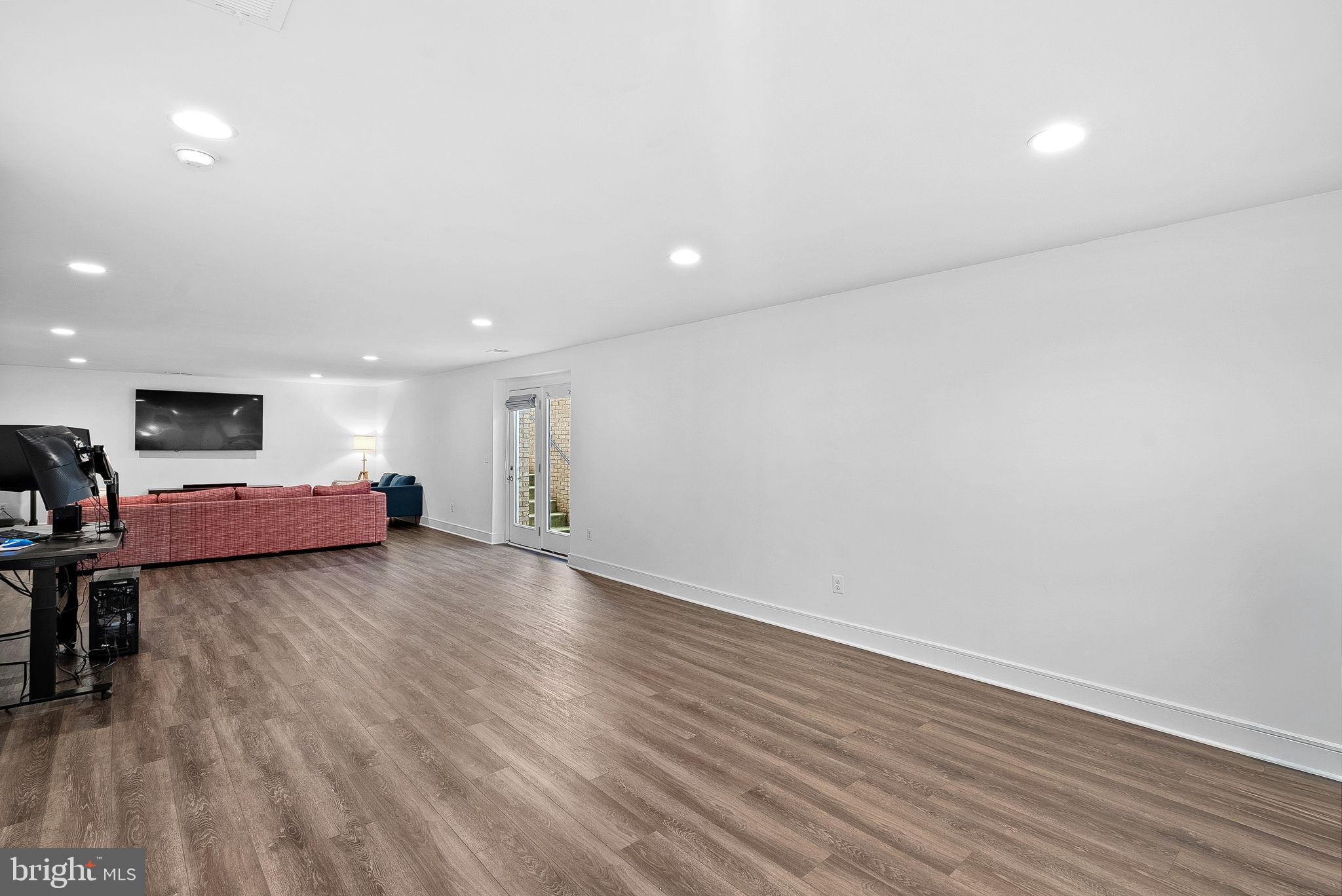 MEADOW BROOK FARM - Residential