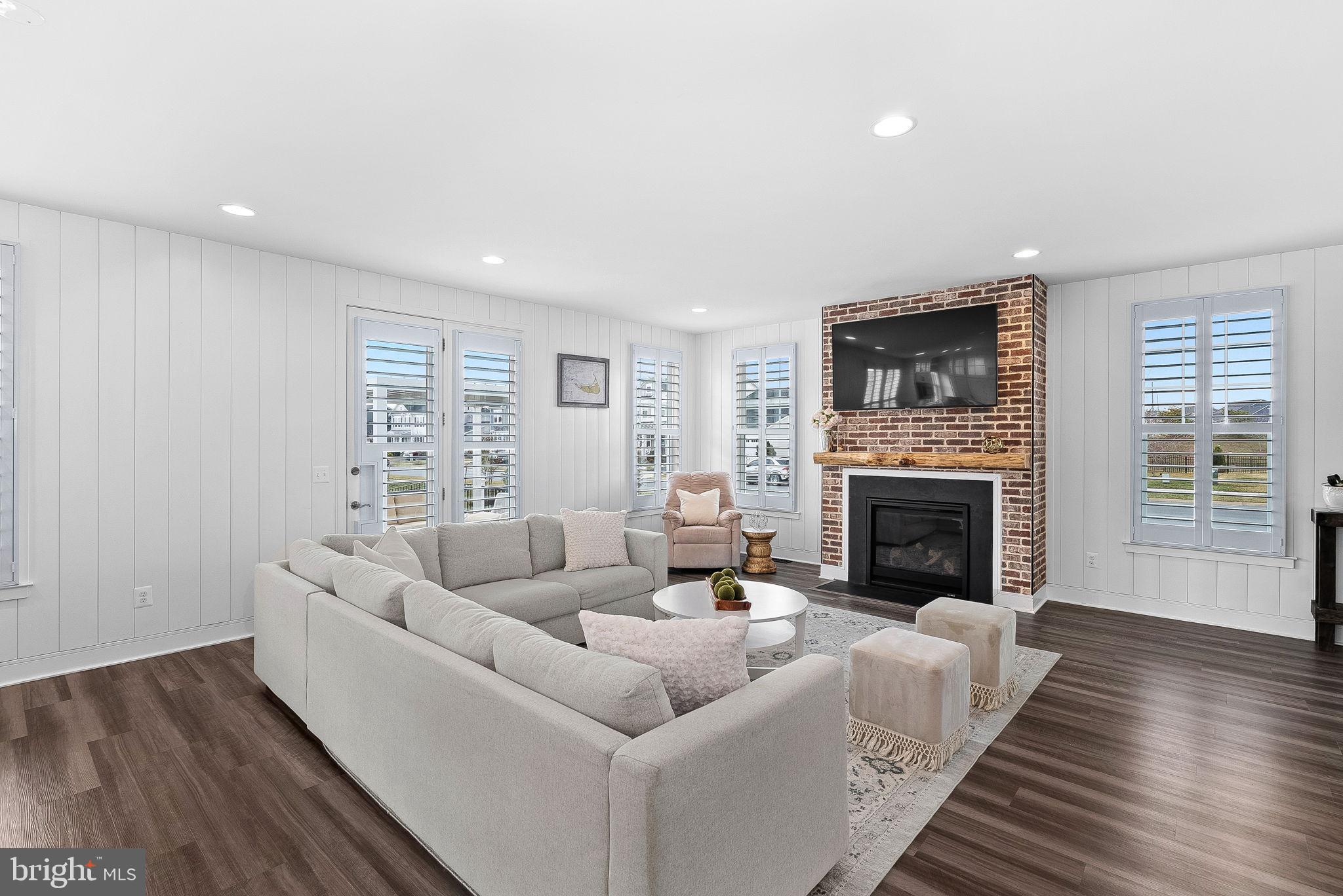 MEADOW BROOK FARM - Residential