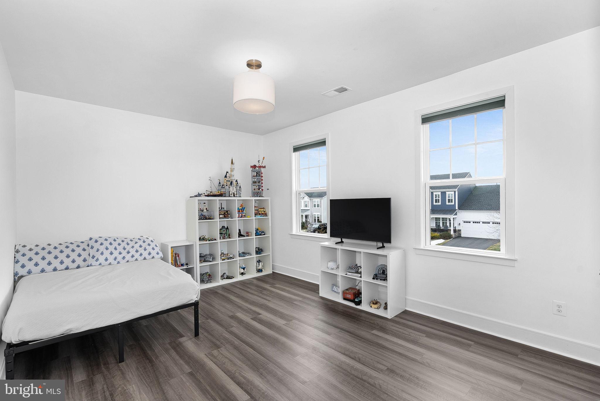 MEADOW BROOK FARM - Residential