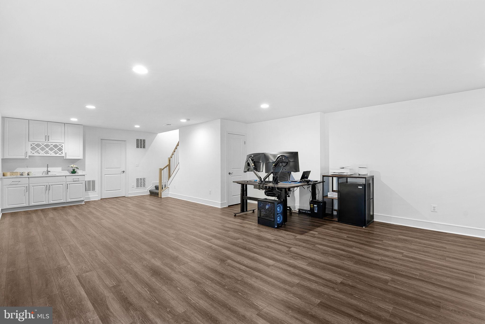 MEADOW BROOK FARM - Residential