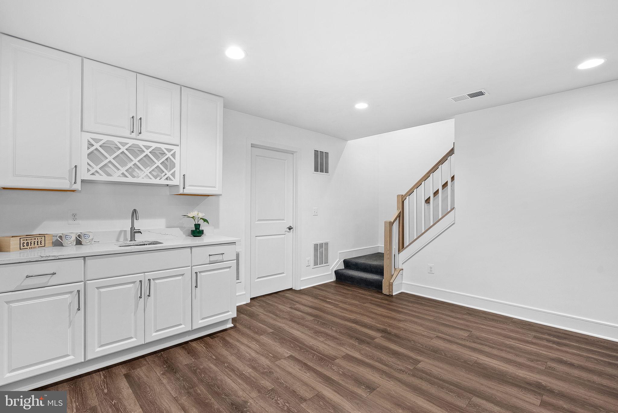 MEADOW BROOK FARM - Residential