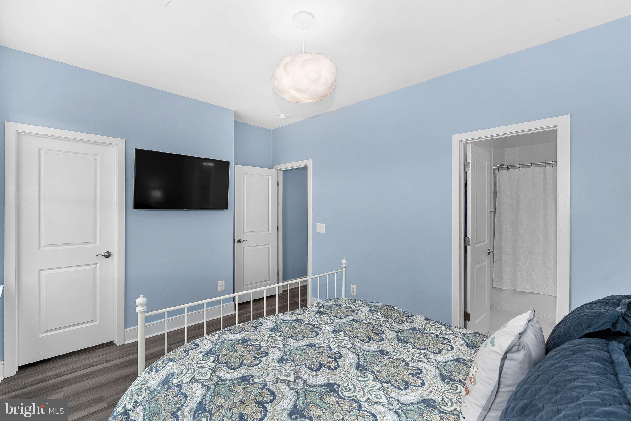 MEADOW BROOK FARM - Residential