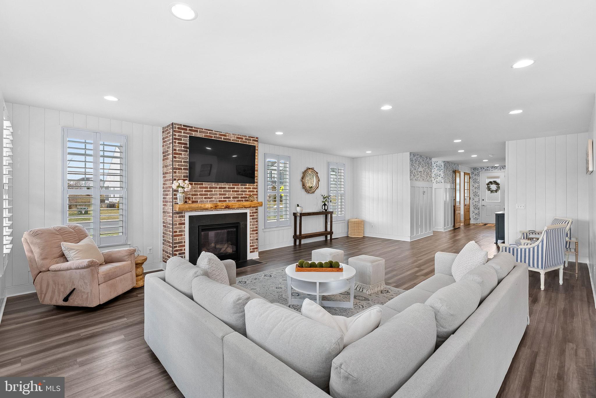 MEADOW BROOK FARM - Residential