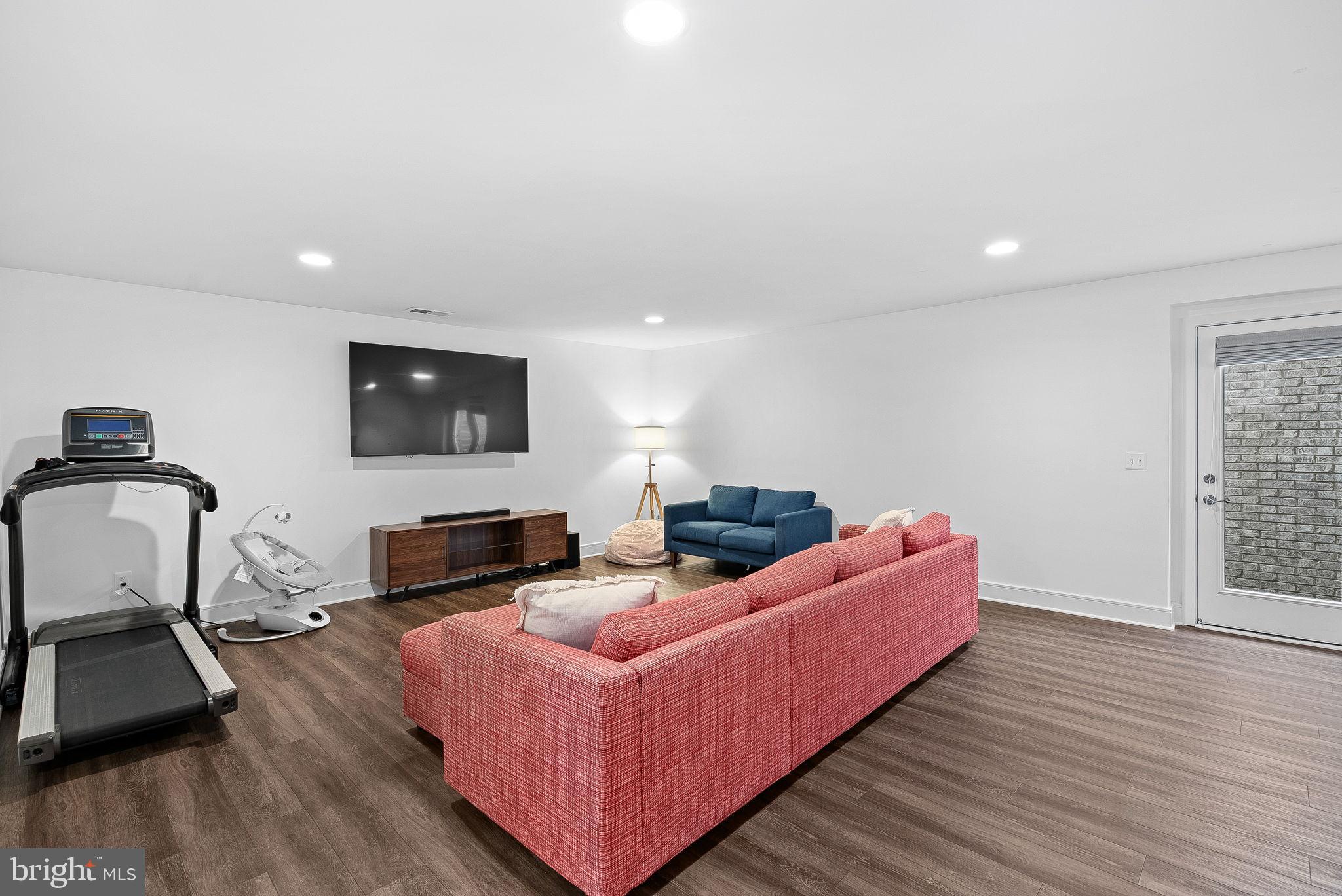 MEADOW BROOK FARM - Residential