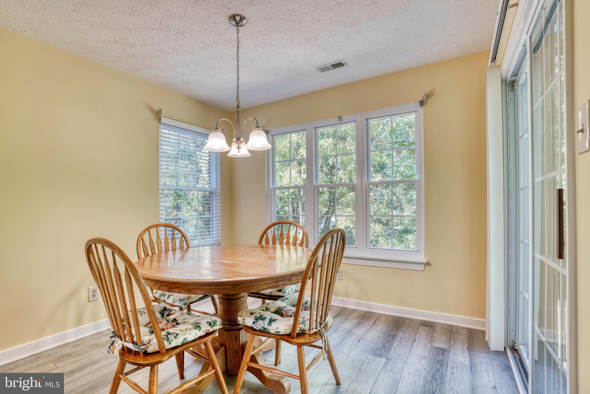 COUNTRY WALK - Residential