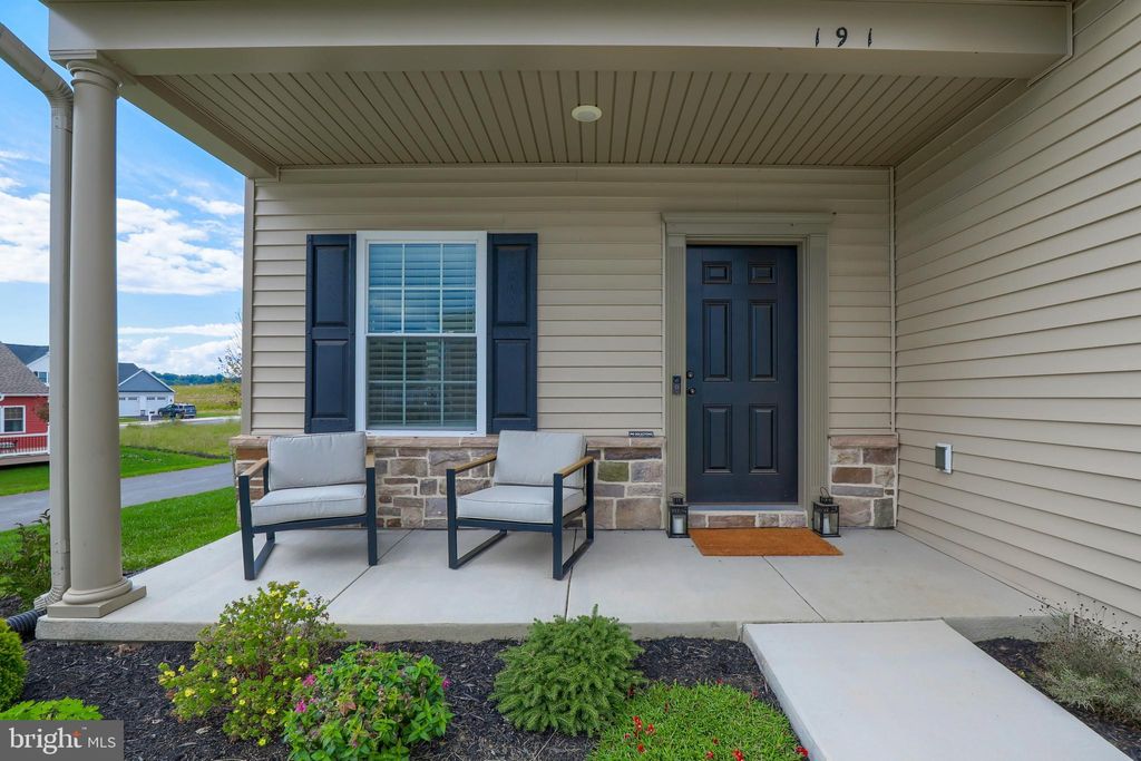 Photo of 191 RANDOLPH DR, ELIZABETHTOWN, PA 17022 (MLS # PALA2033026)