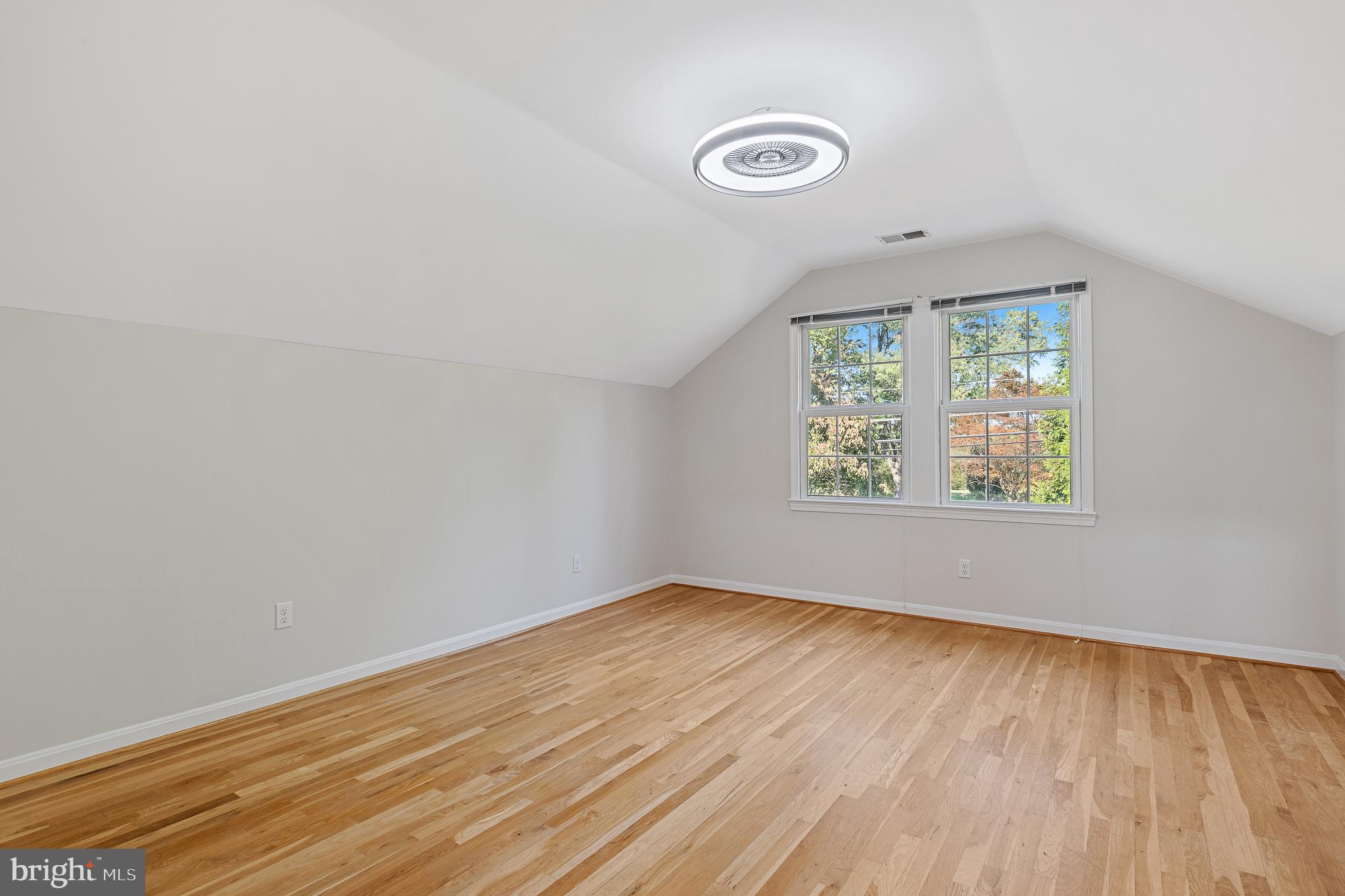 ANCIENT OAK - Residential