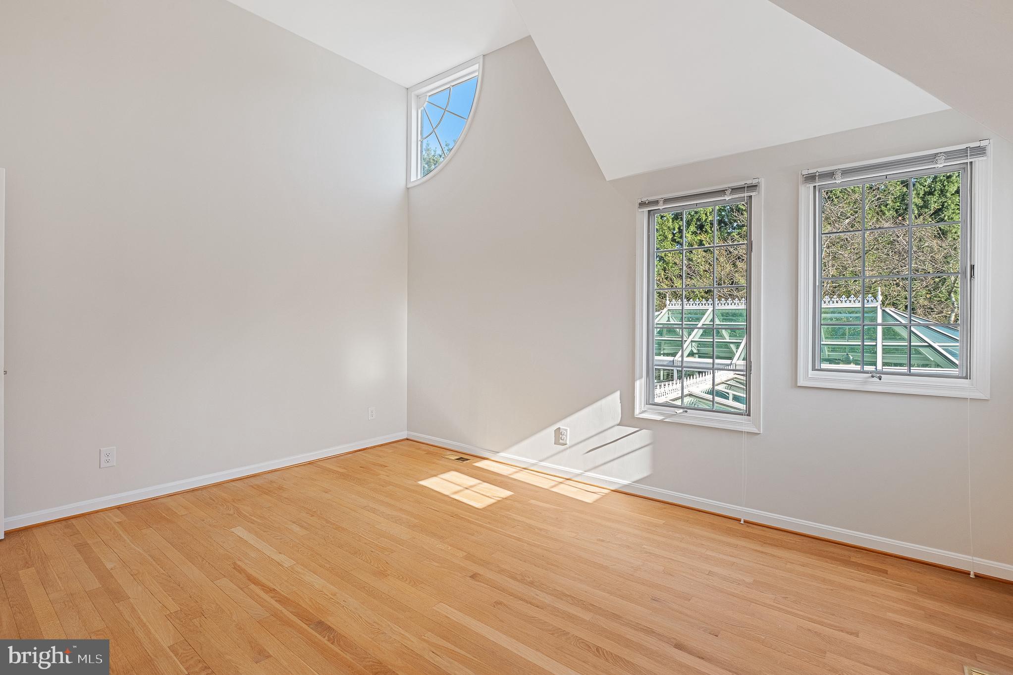 ANCIENT OAK - Residential