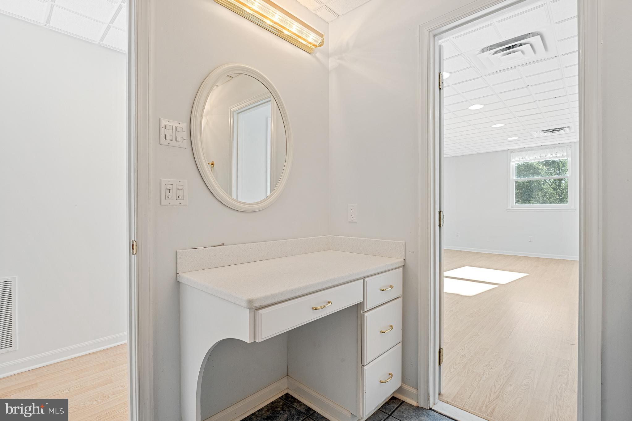 ANCIENT OAK - Residential