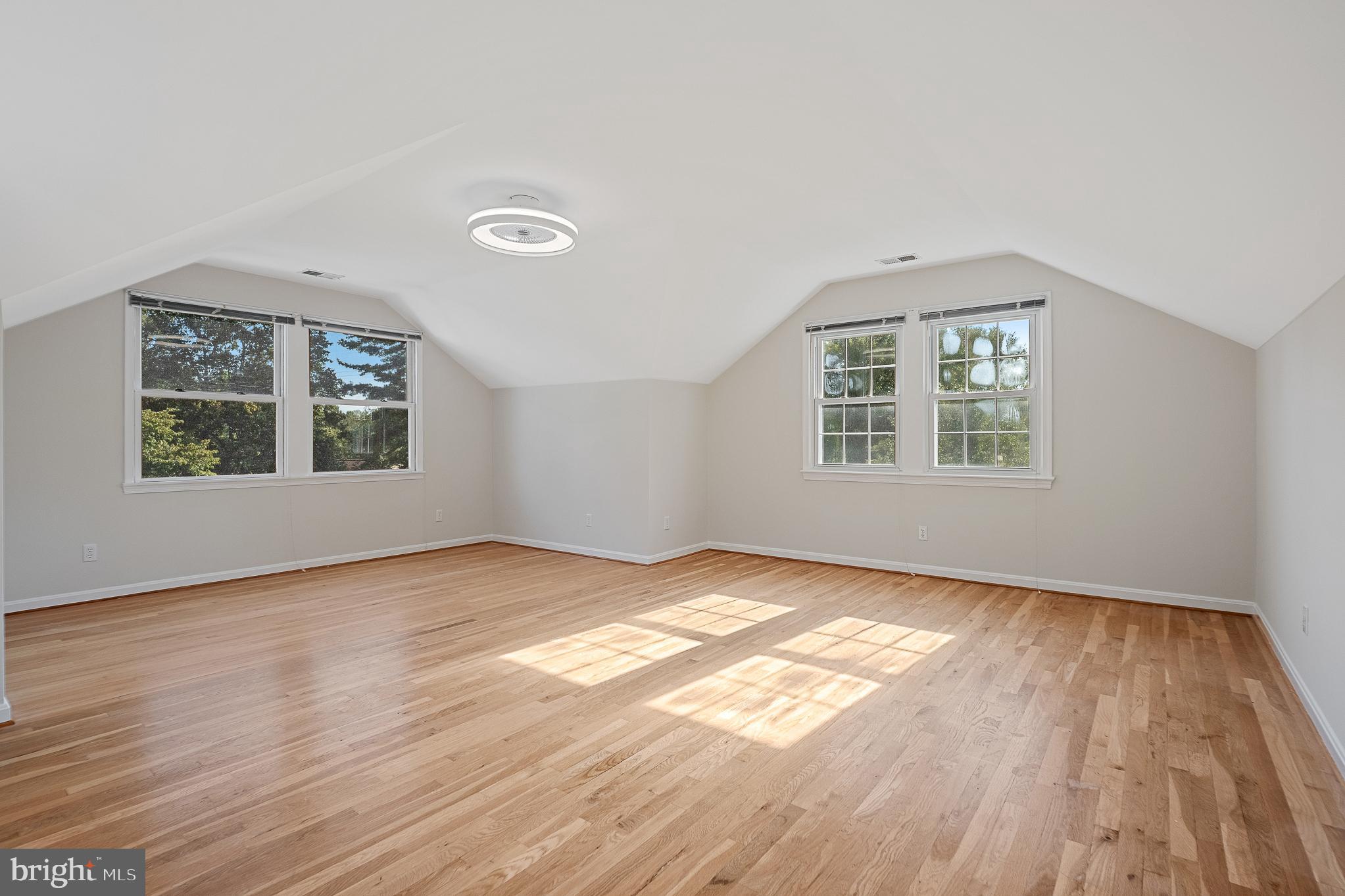 ANCIENT OAK - Residential