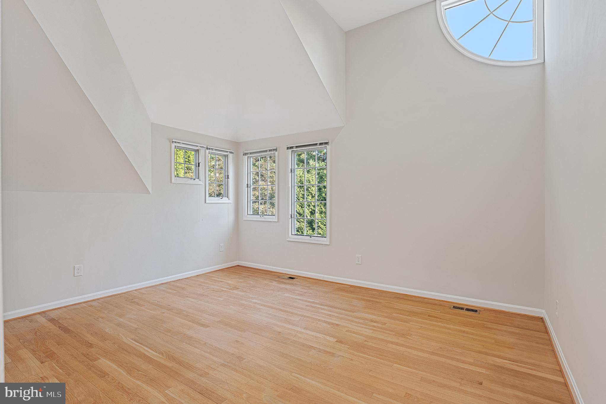 ANCIENT OAK - Residential