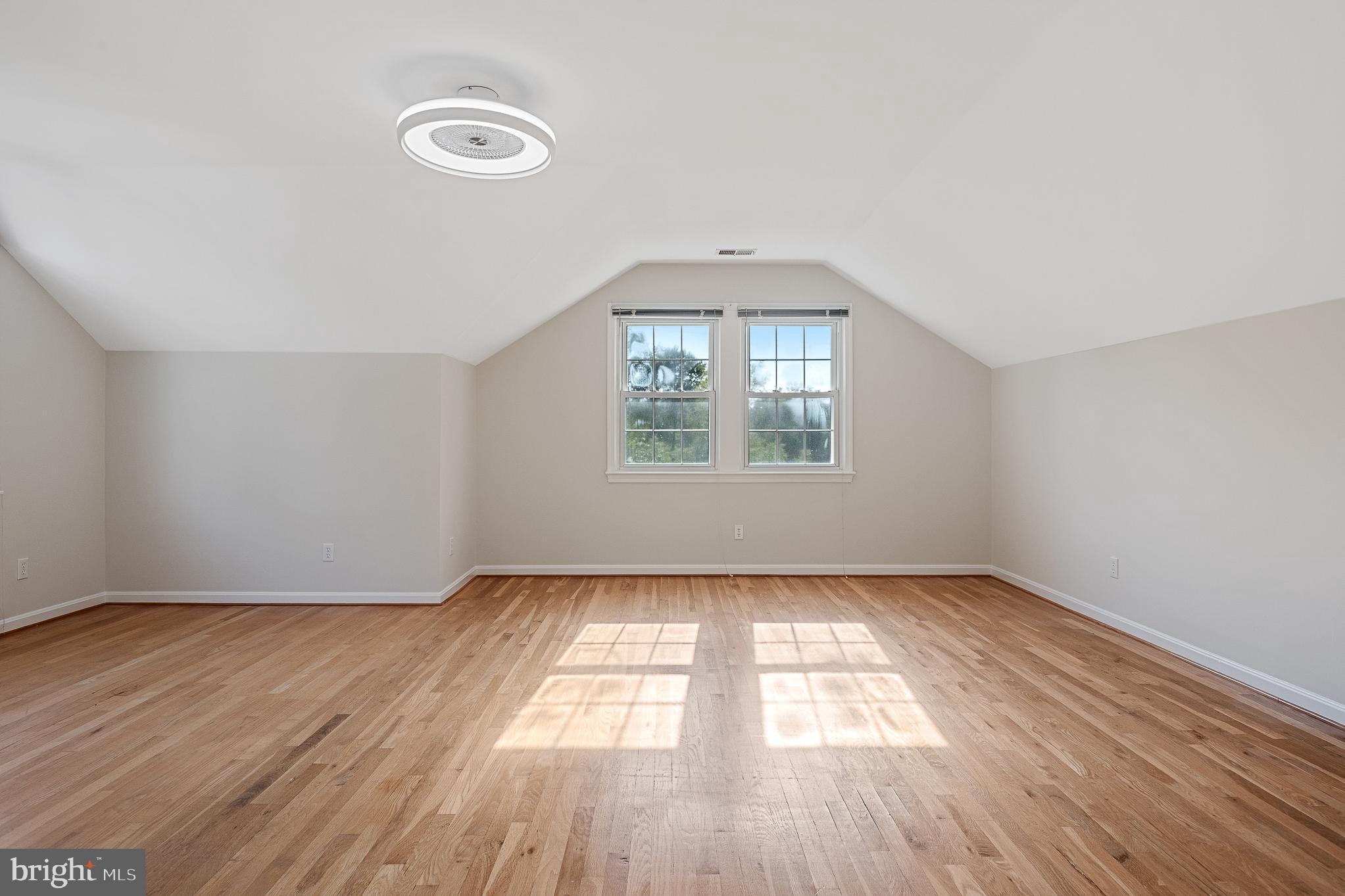 ANCIENT OAK - Residential