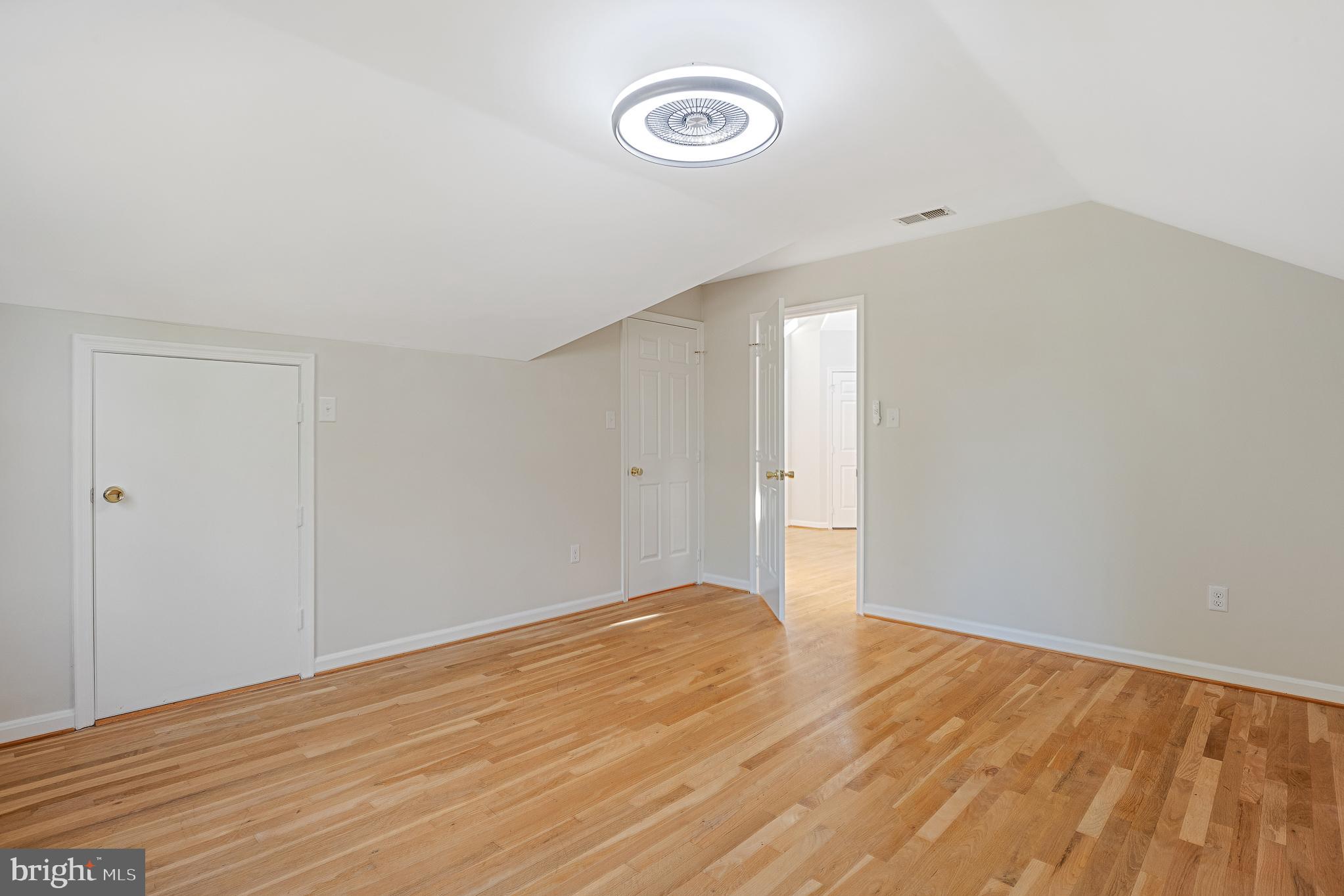 ANCIENT OAK - Residential