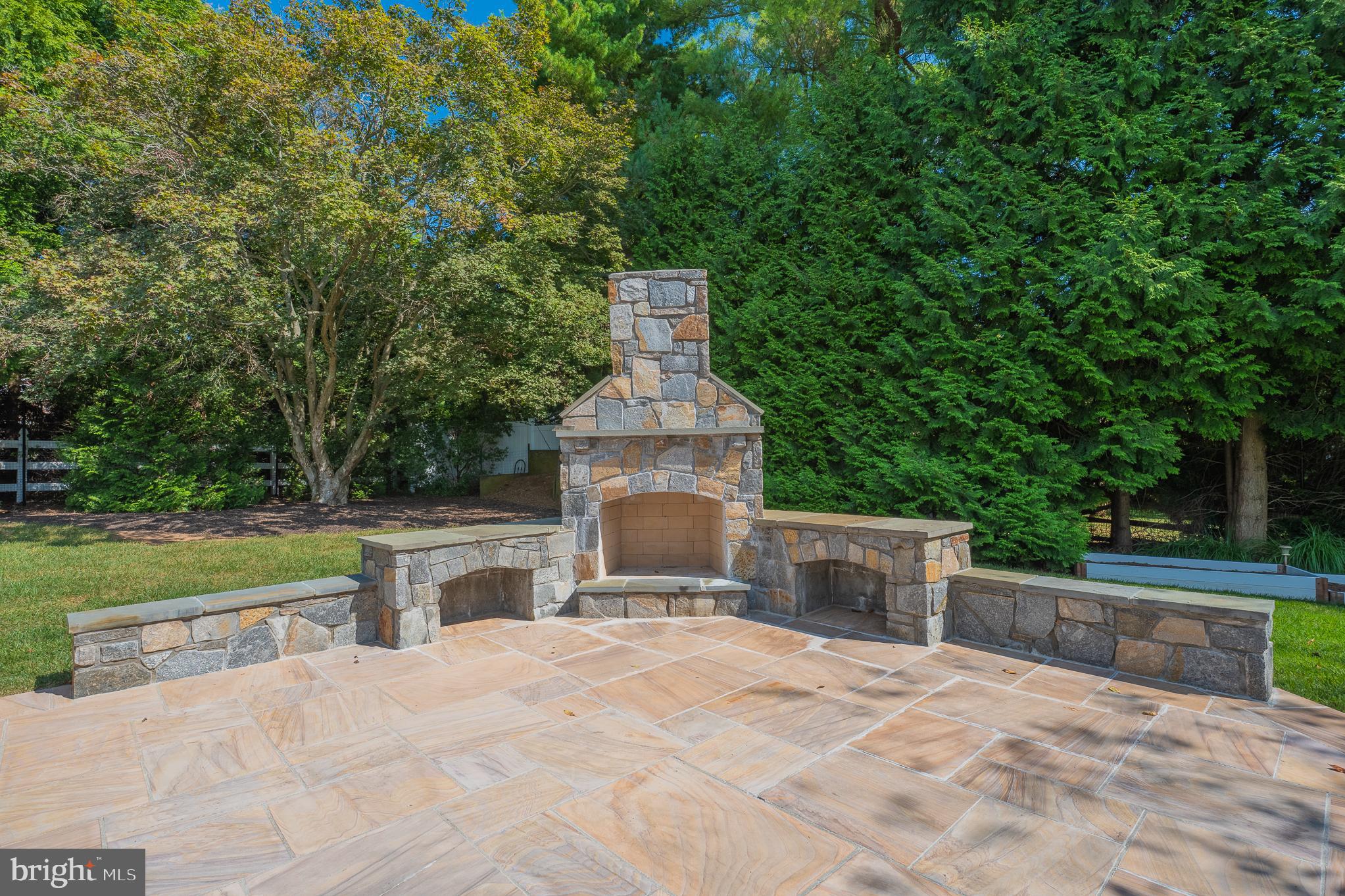 ANCIENT OAK - Residential