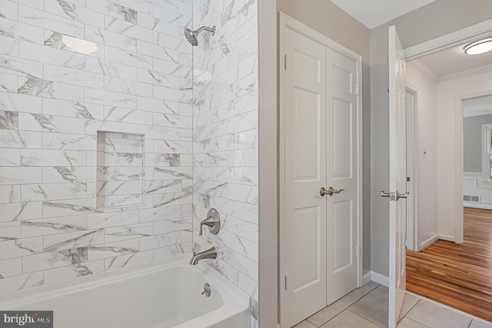 ANCIENT OAK - Residential