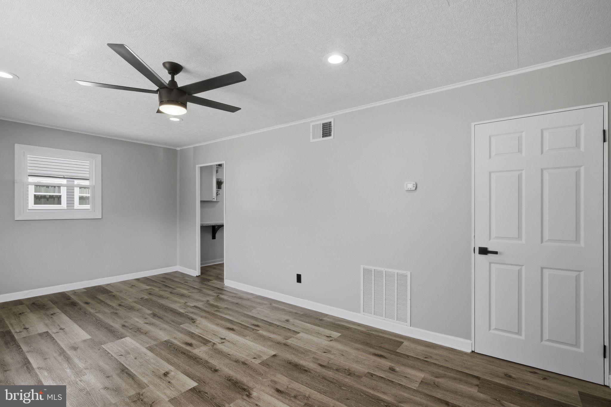 ROYAL ACRES - Residential