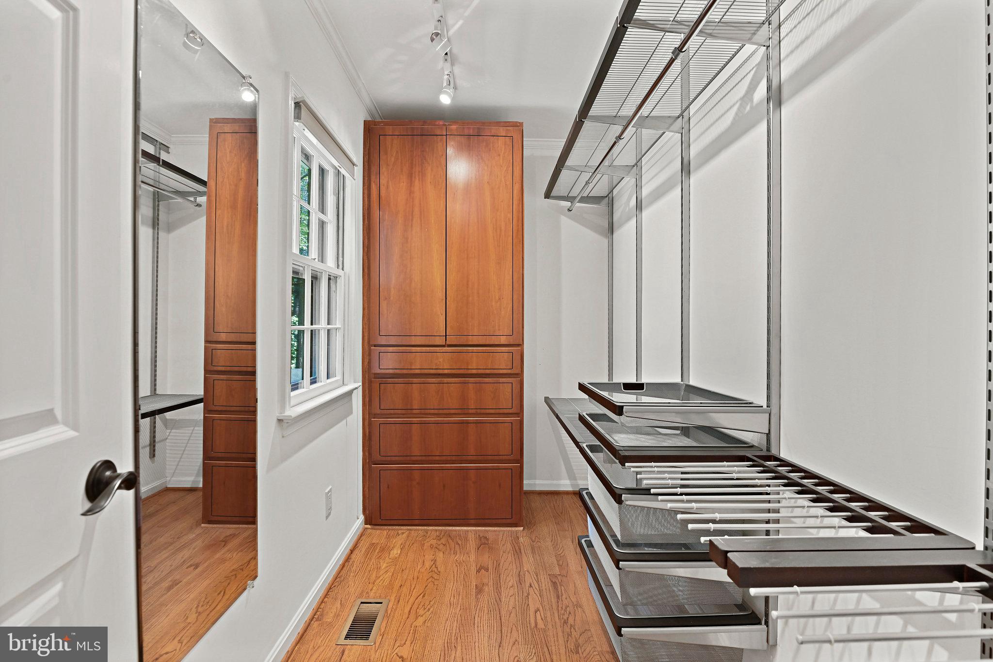 RIVER OAKS - Residential Lease