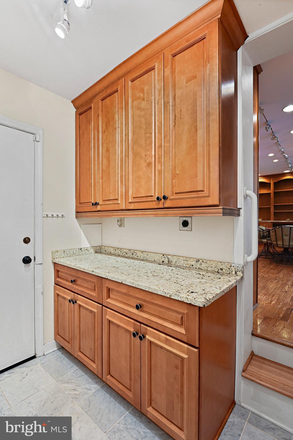 RIVER OAKS - Residential Lease