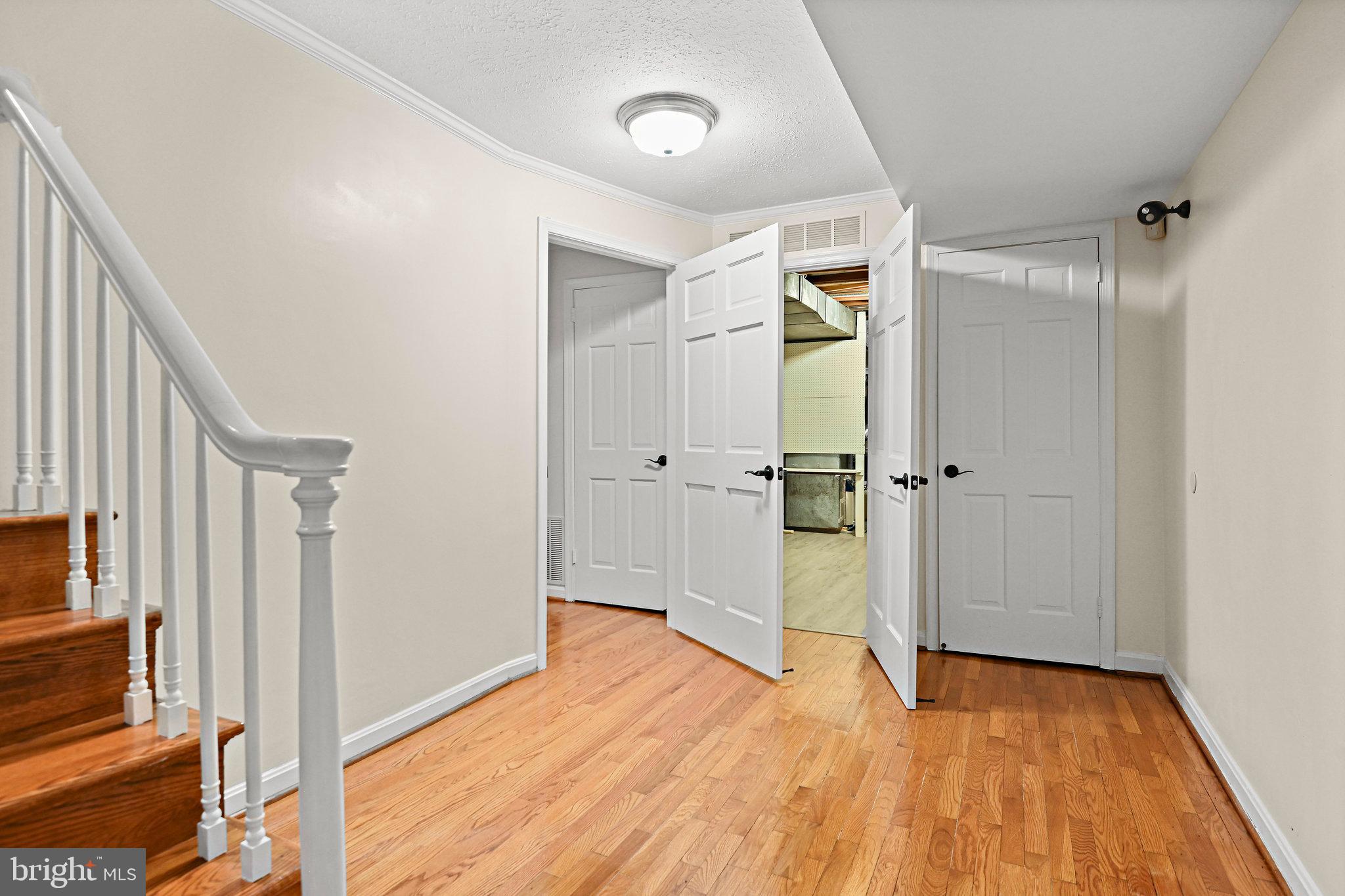 RIVER OAKS - Residential Lease