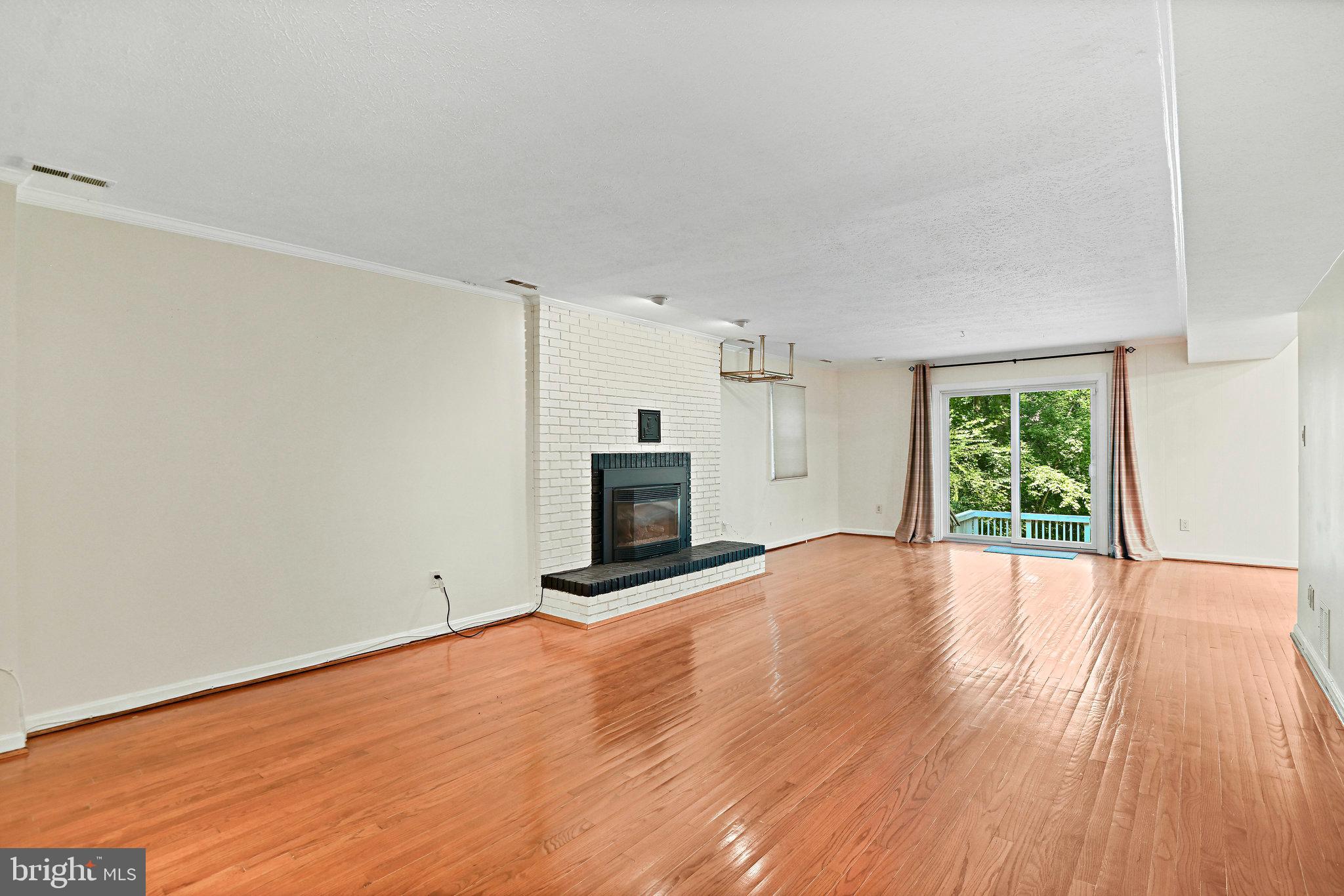 RIVER OAKS - Residential Lease