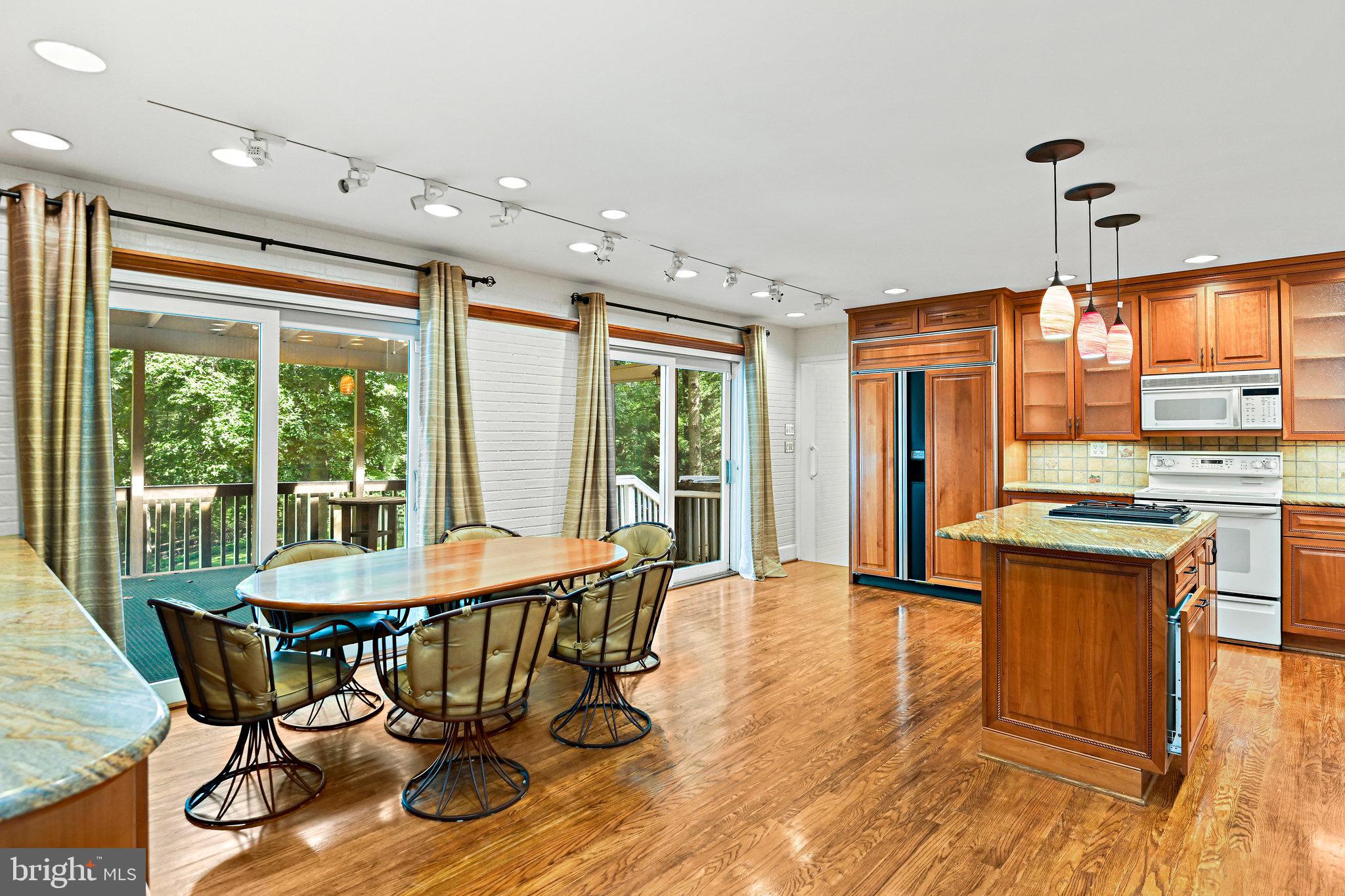 RIVER OAKS - Residential Lease