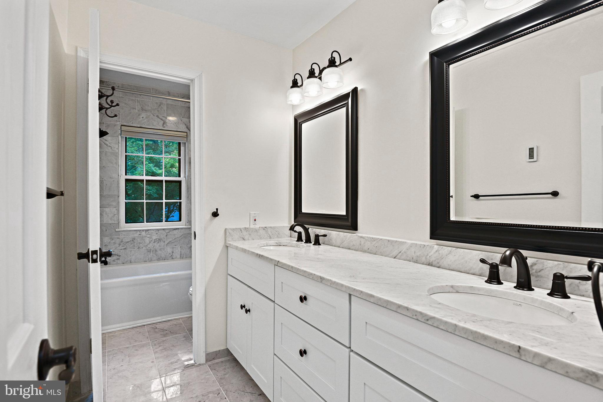 RIVER OAKS - Residential Lease