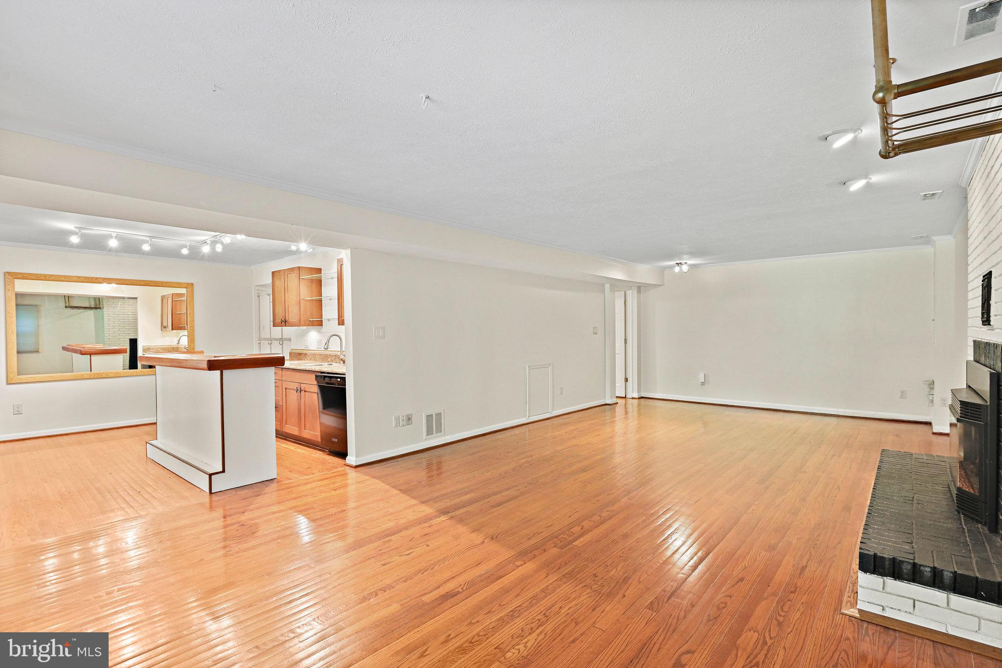 RIVER OAKS - Residential Lease