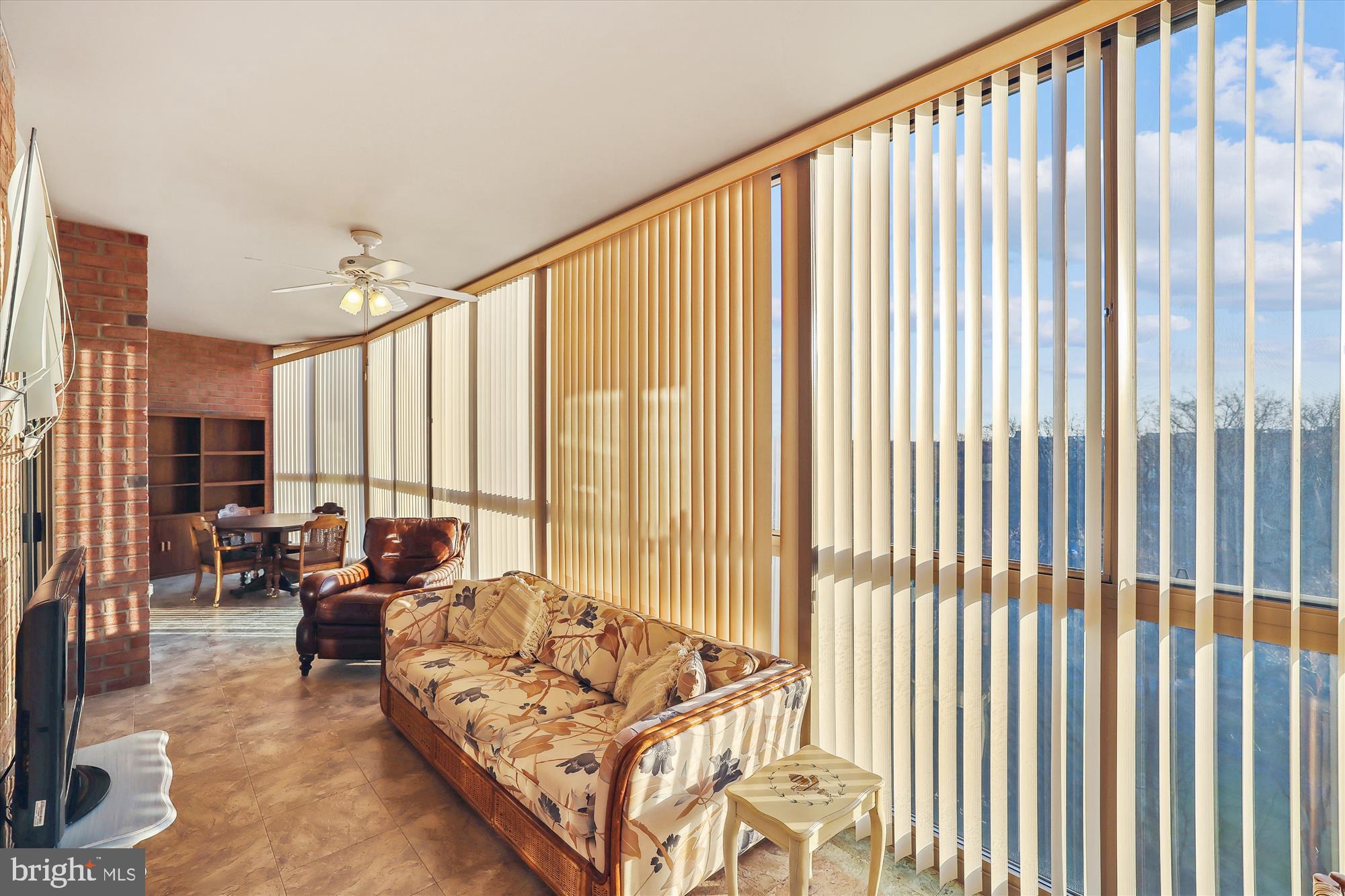 LEISURE WORLD - Residential