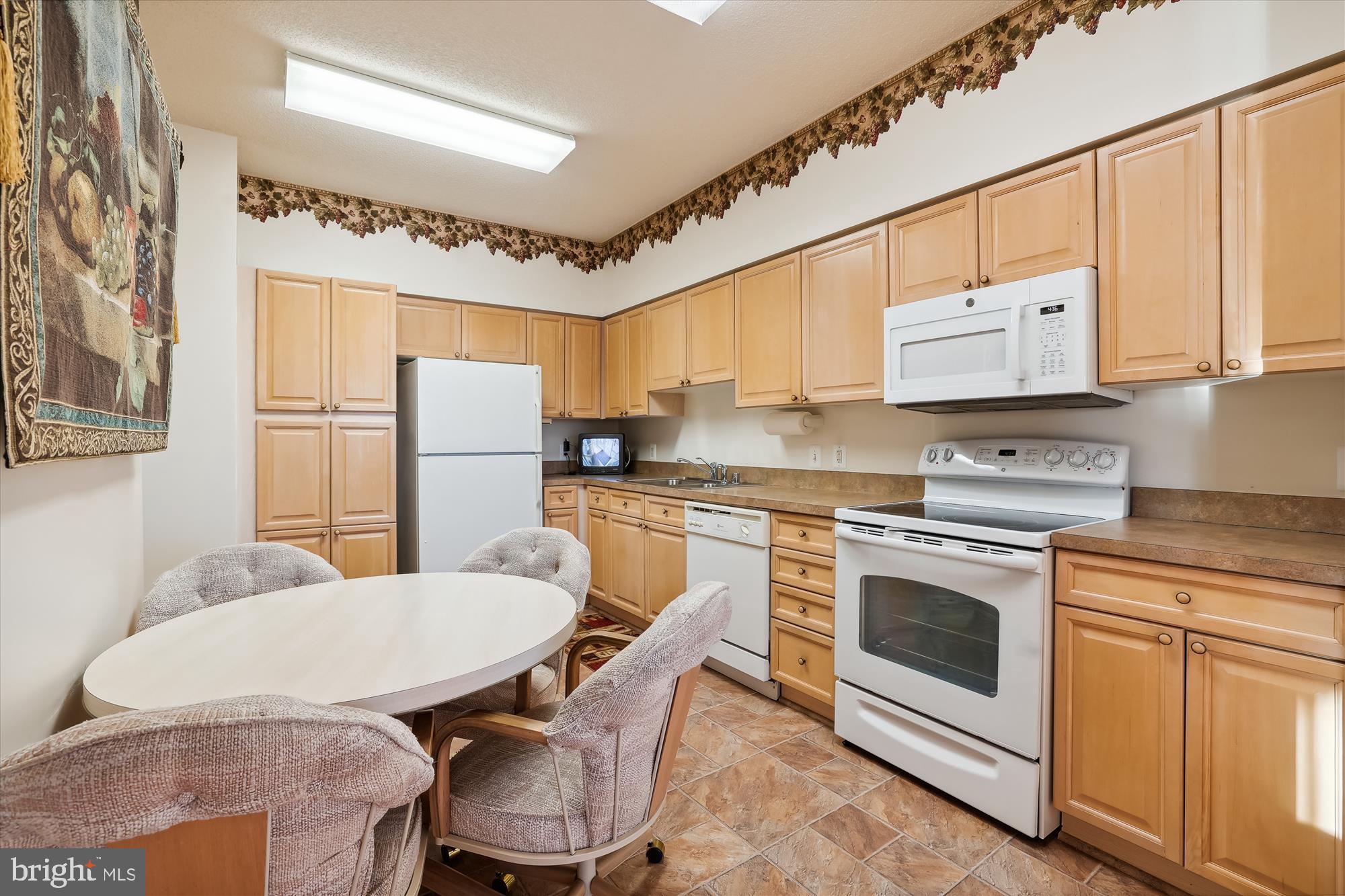 LEISURE WORLD - Residential